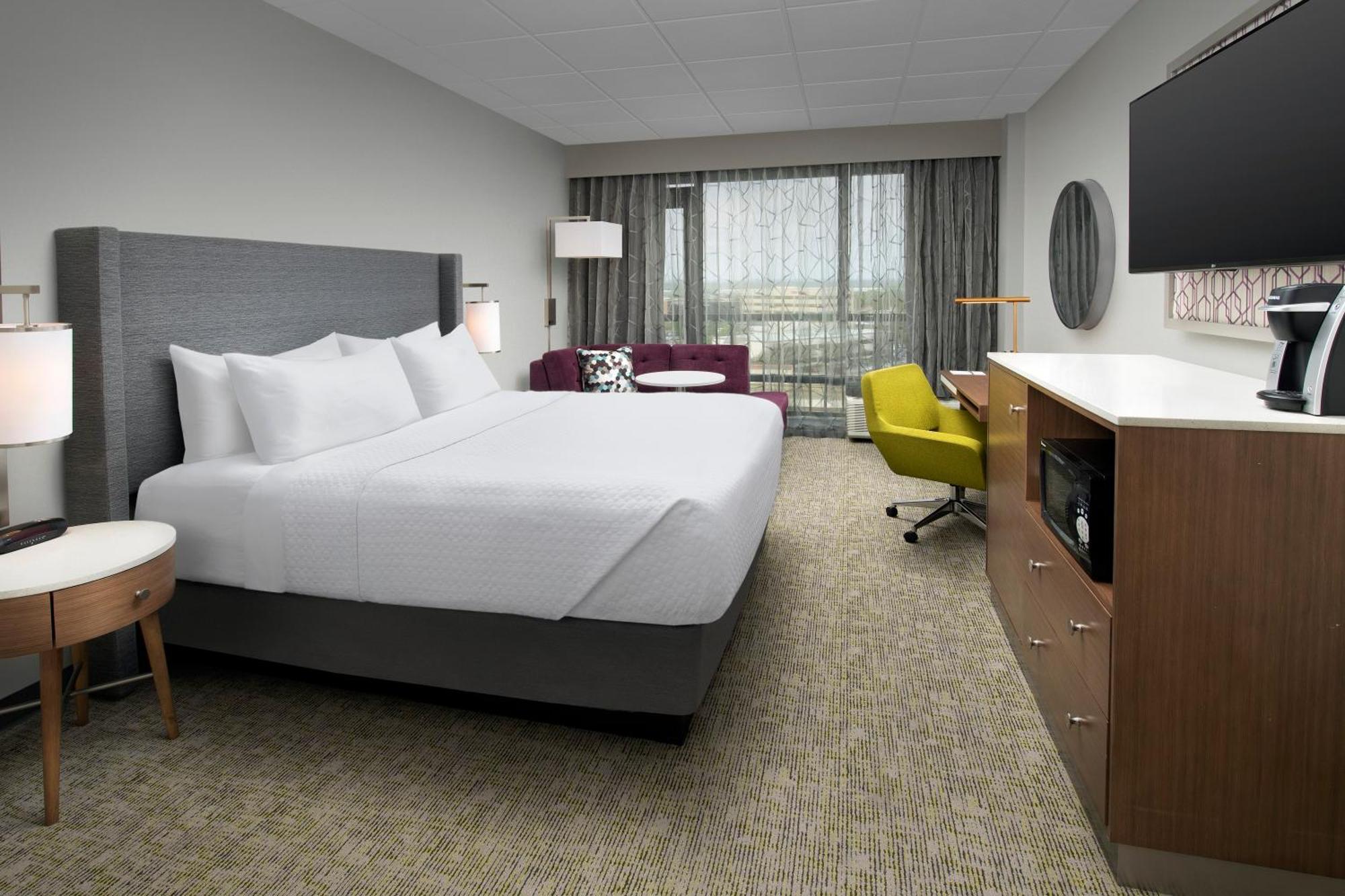 Standard Queen Room with Two Queen Beds and Mobility Accessible Tub