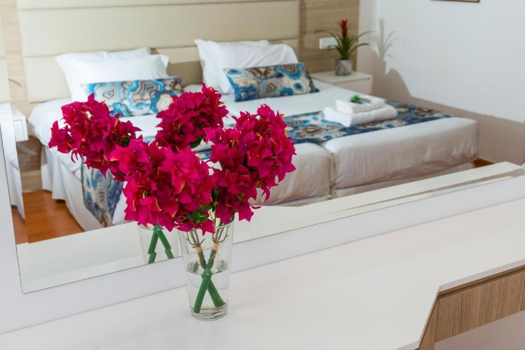 Chambre Double ou Lits Jumeaux - Vue Partielle sur Mer