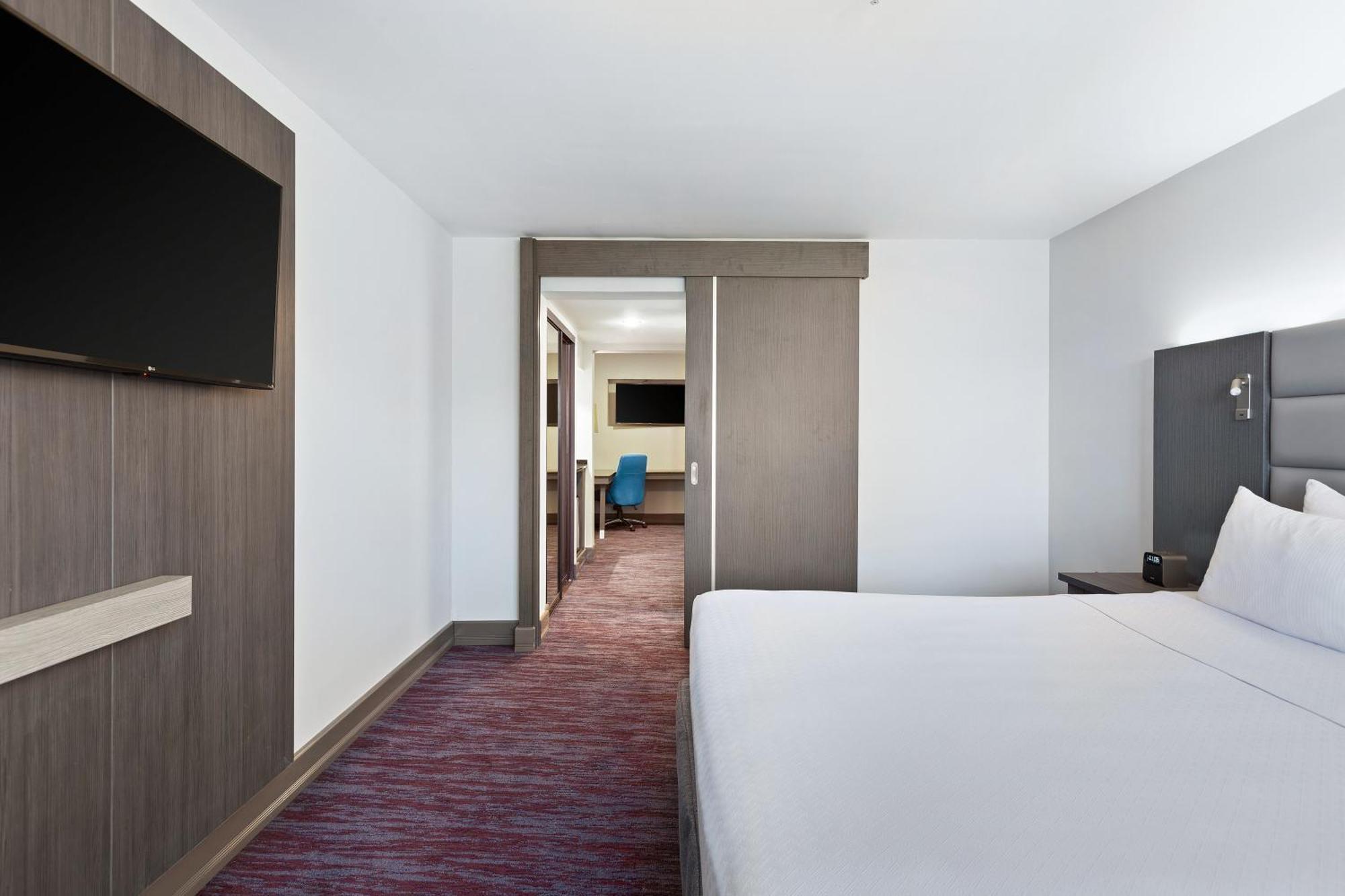 Premium King Room