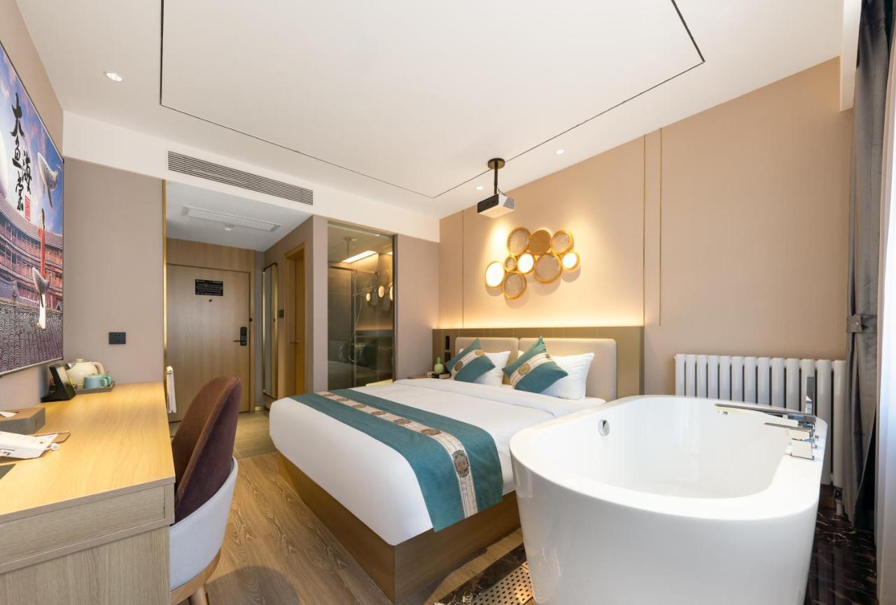 Deluxe Double Room Bath,1465727851:JPEG
