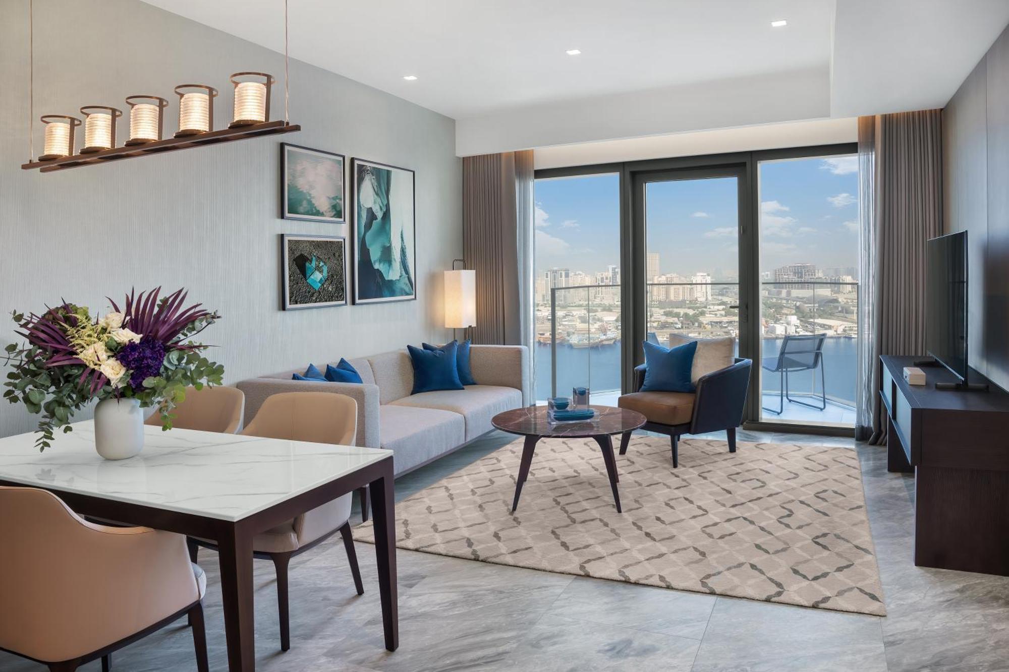 Skyline-Suite mit Kingsize-Bett, Blick auf die Bucht und Zugang zur Club Lounge - Nachmittagstee, Getränke und Kanapees am Abend, ganztägige Erfrischungen