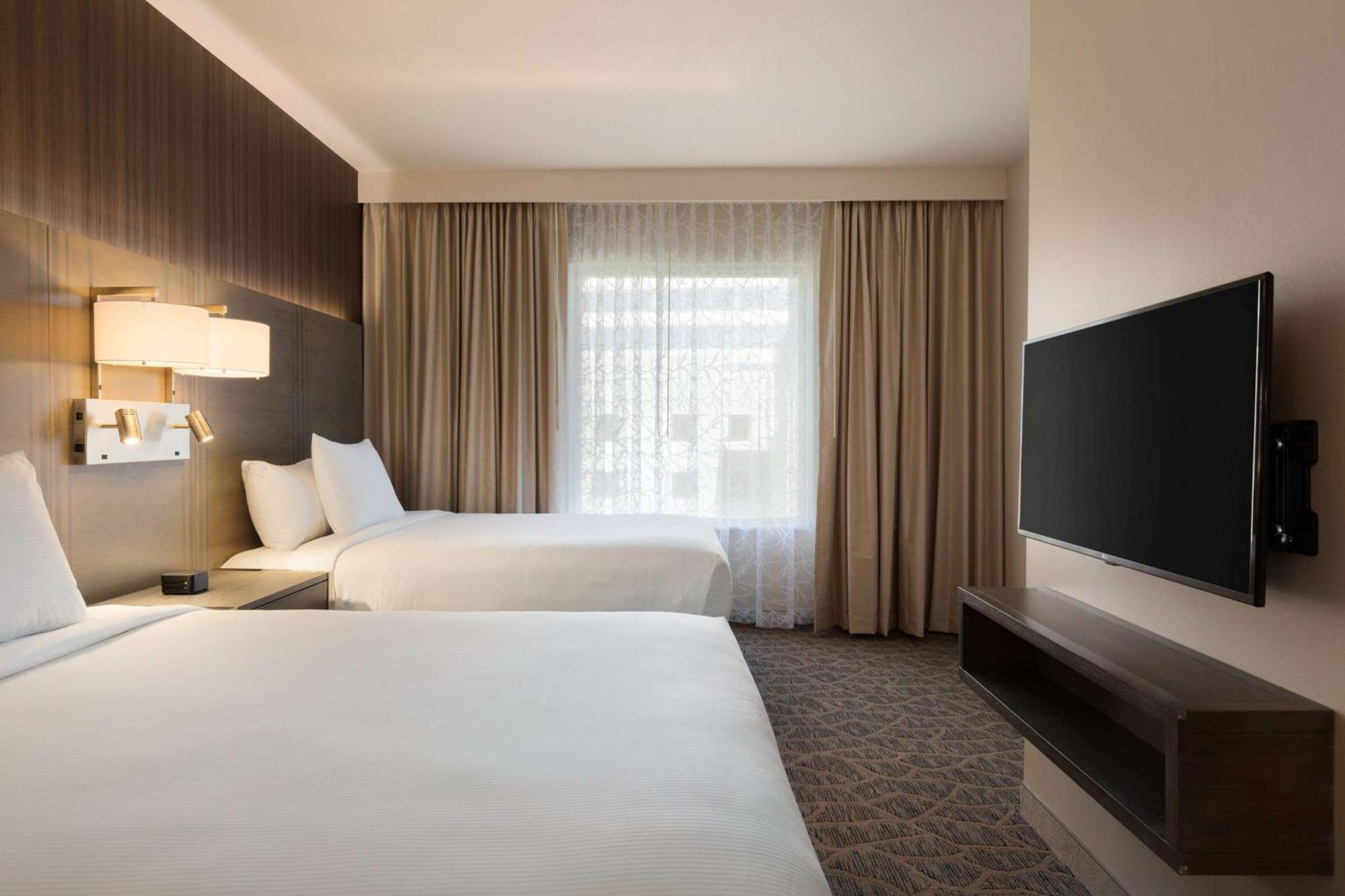 Two-Room Queen Suite Two Queen Beds