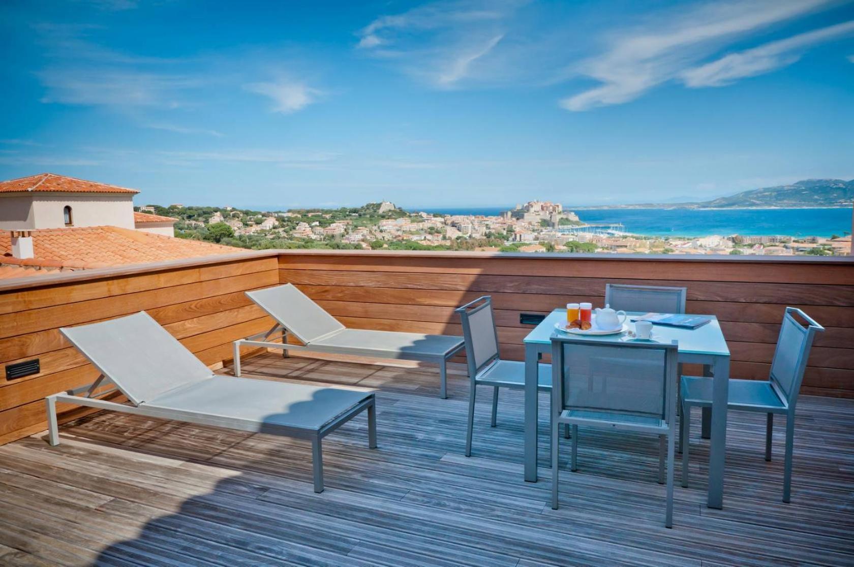 Two-Bedroom Suite Two Bathrooms Sea View