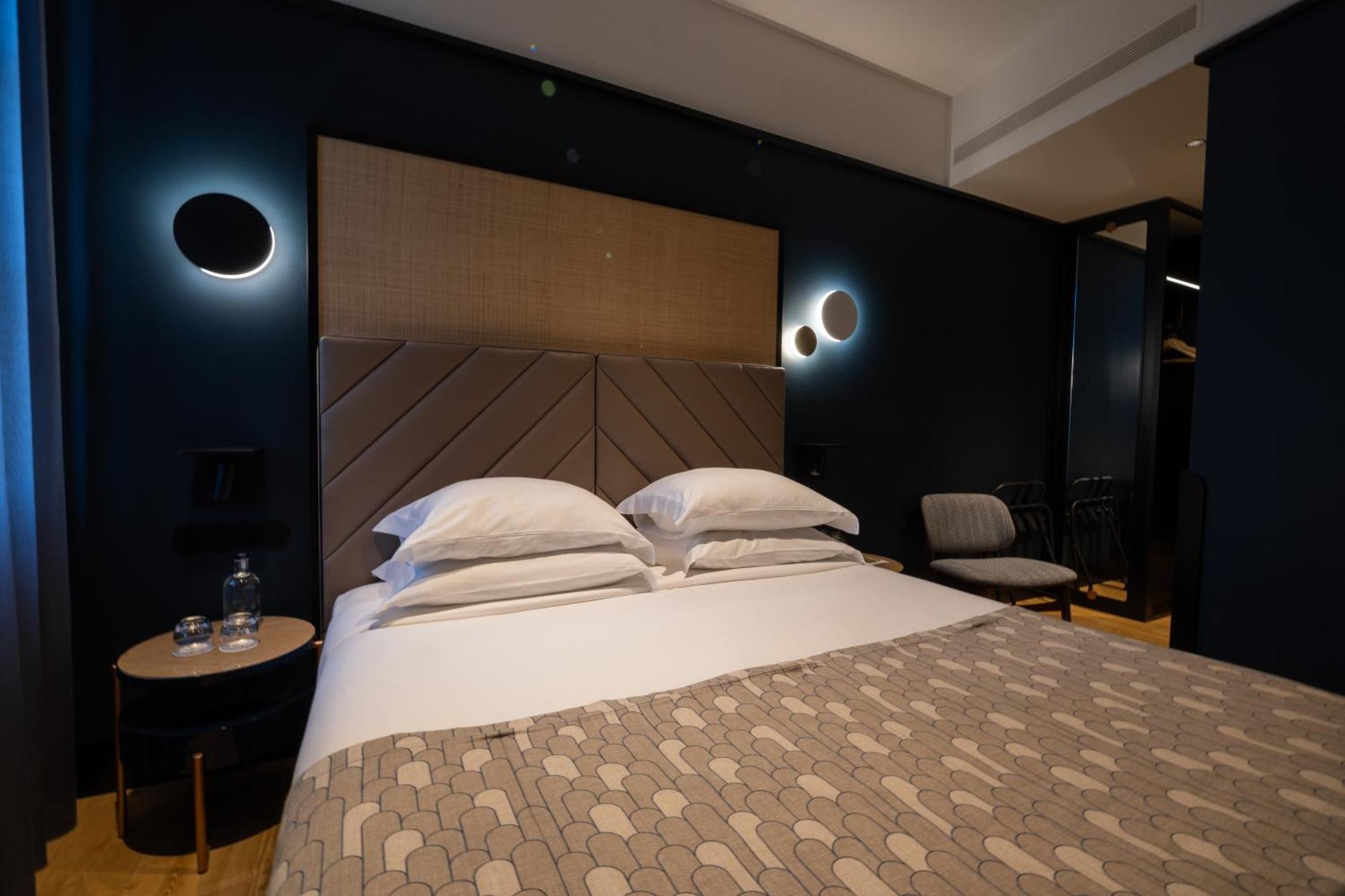 Double Room,1480188080:JPEG