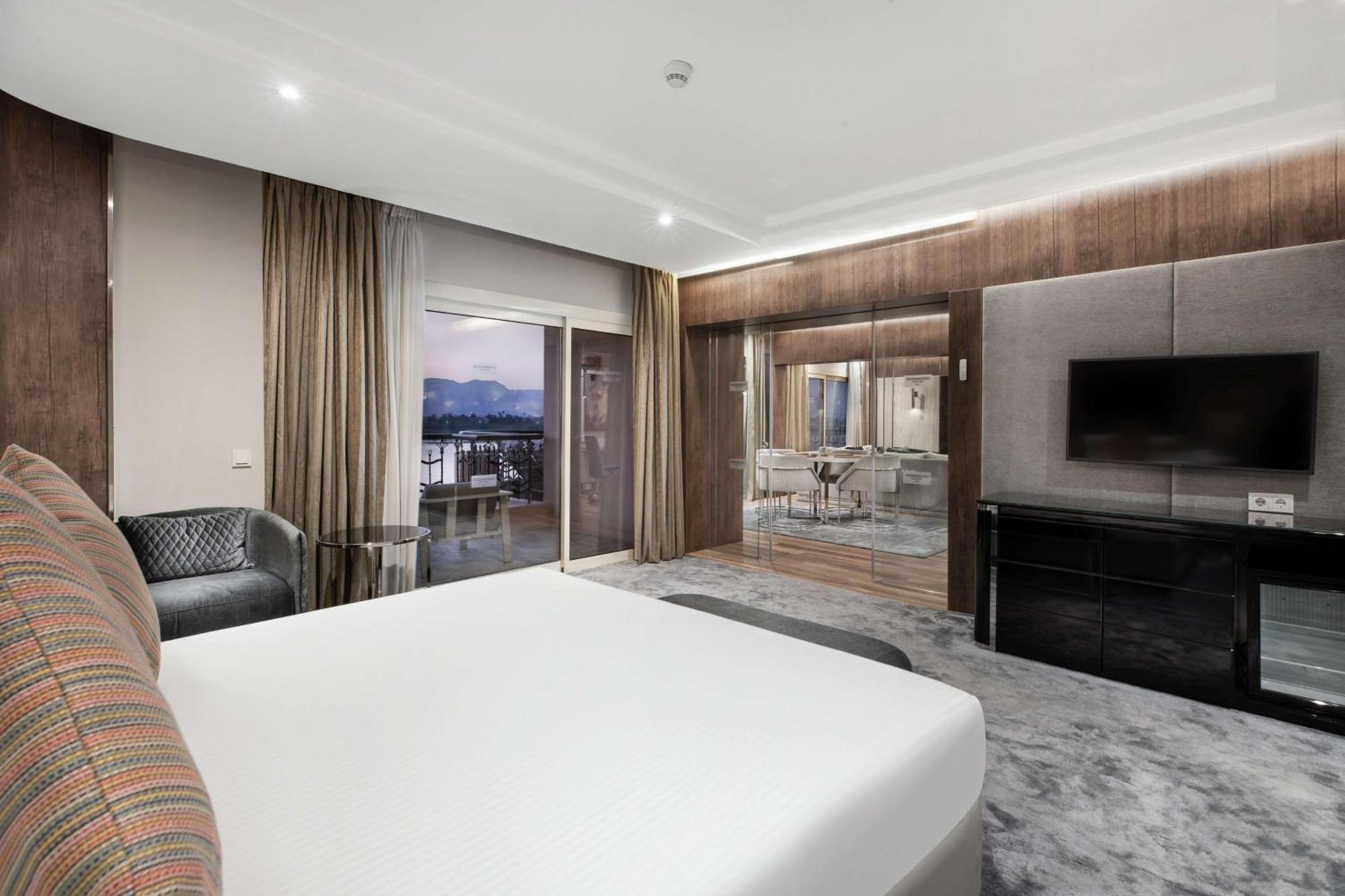 Presidential Suite,1365445127:JPEG