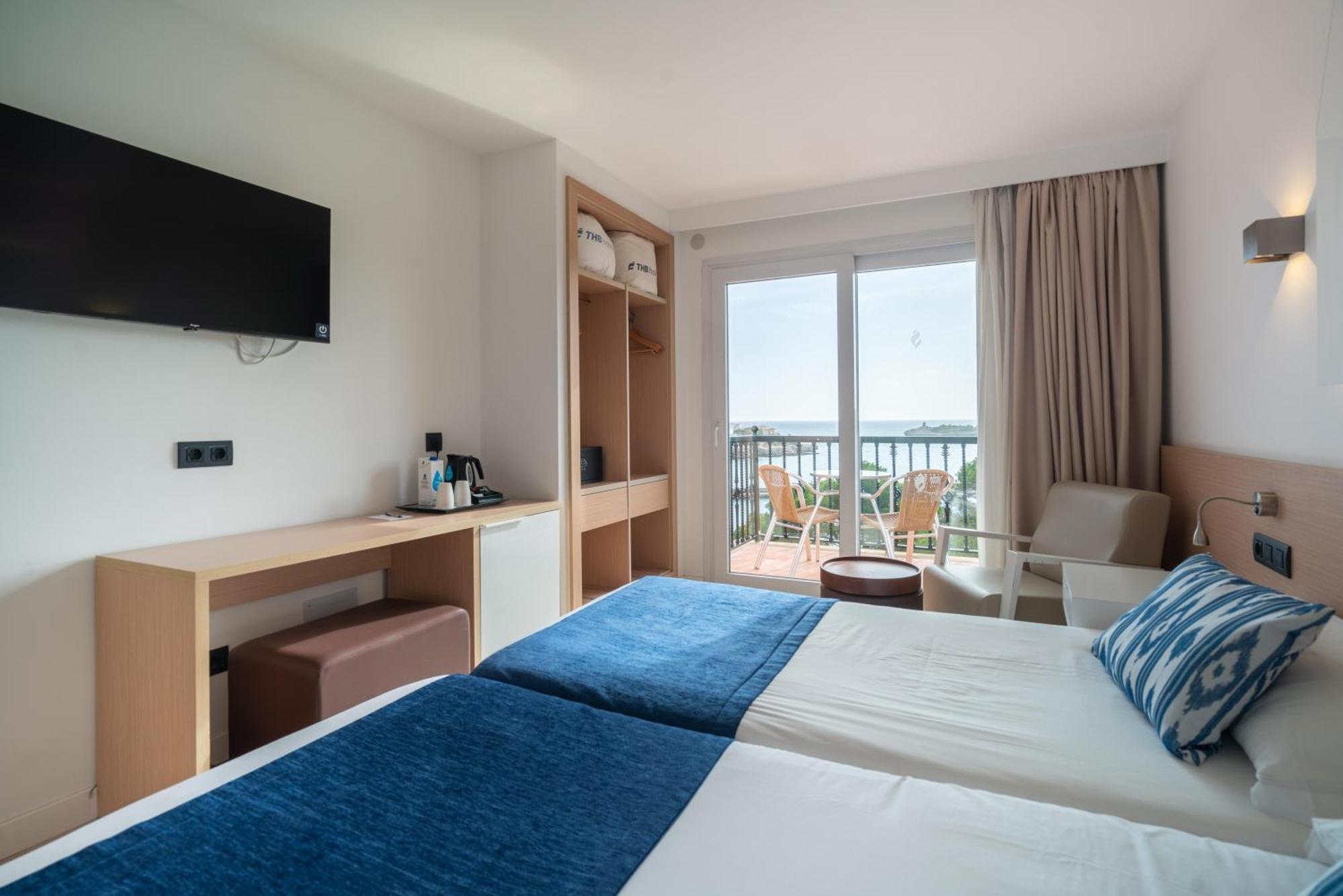 Twin Room Sea View