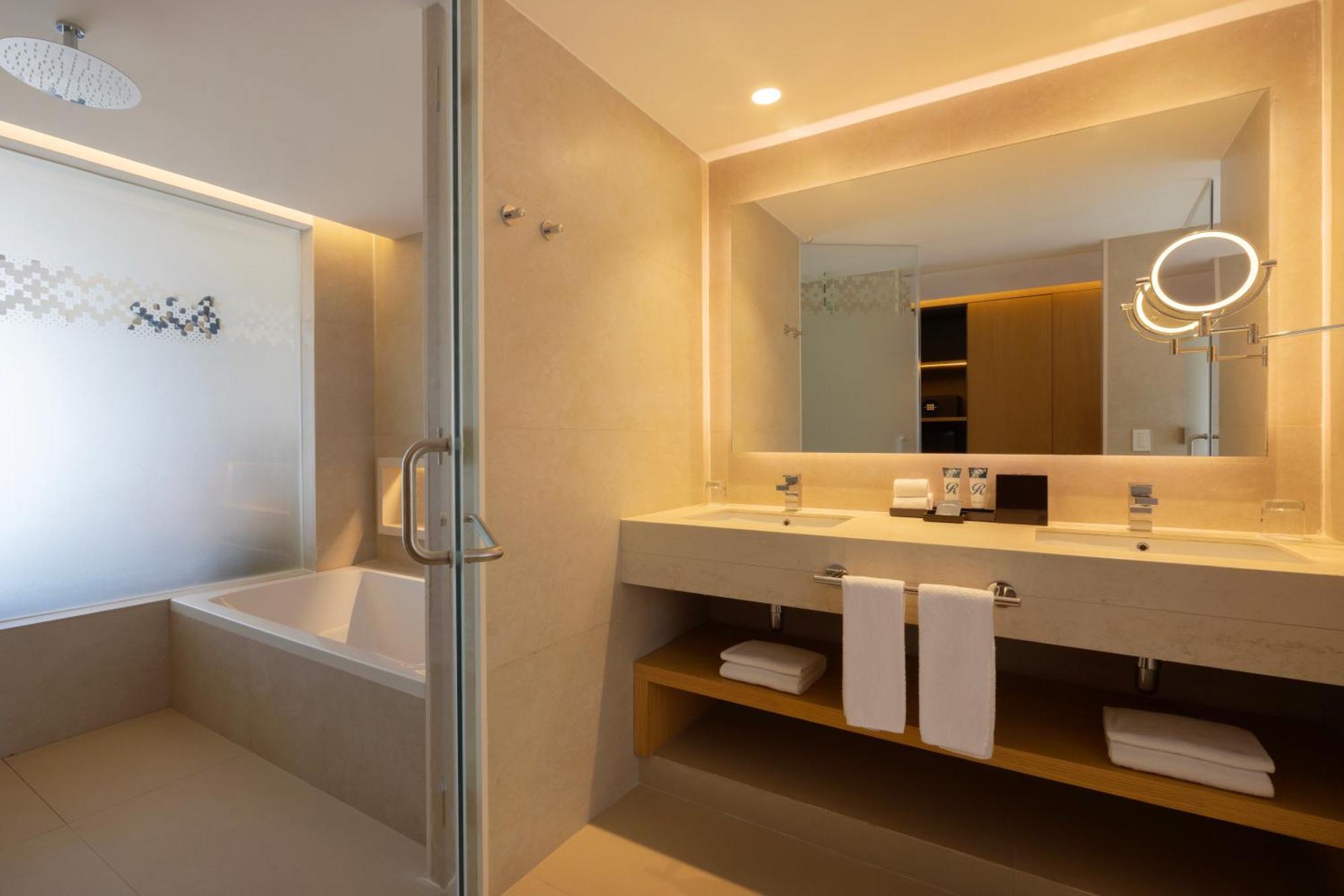 Suite Junior Diamond Club de lujo de 2 dormitorios con vistas al mar