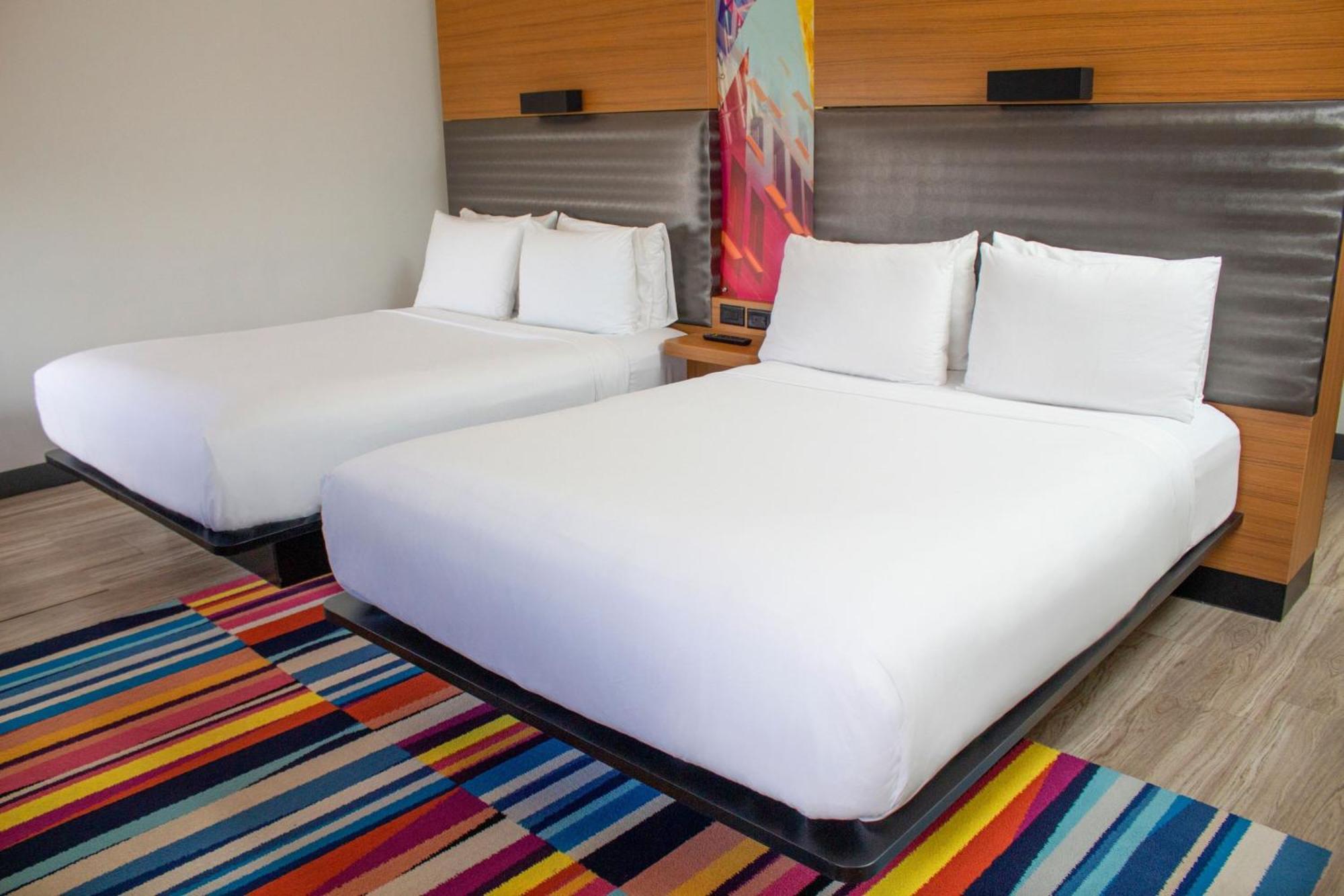 Two Queens Guest room
