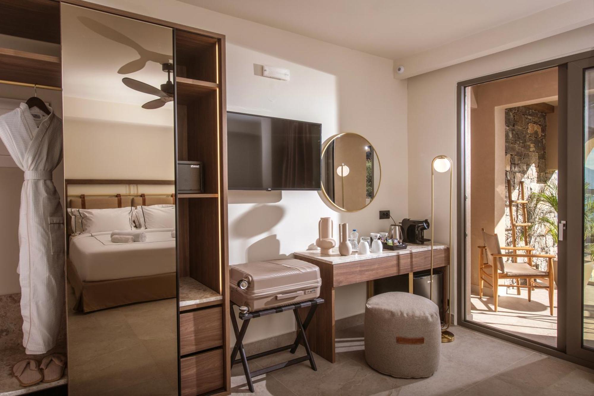 Suite Junior avec Petite Piscine - Vue sur Mer