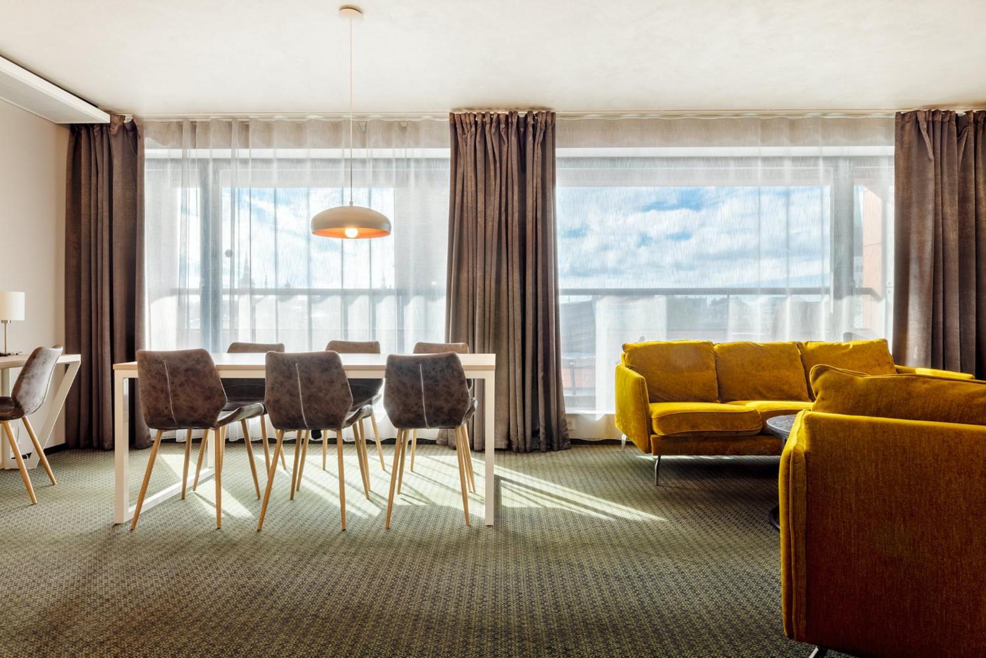 Suite Balcony,1534467979:JPEG
