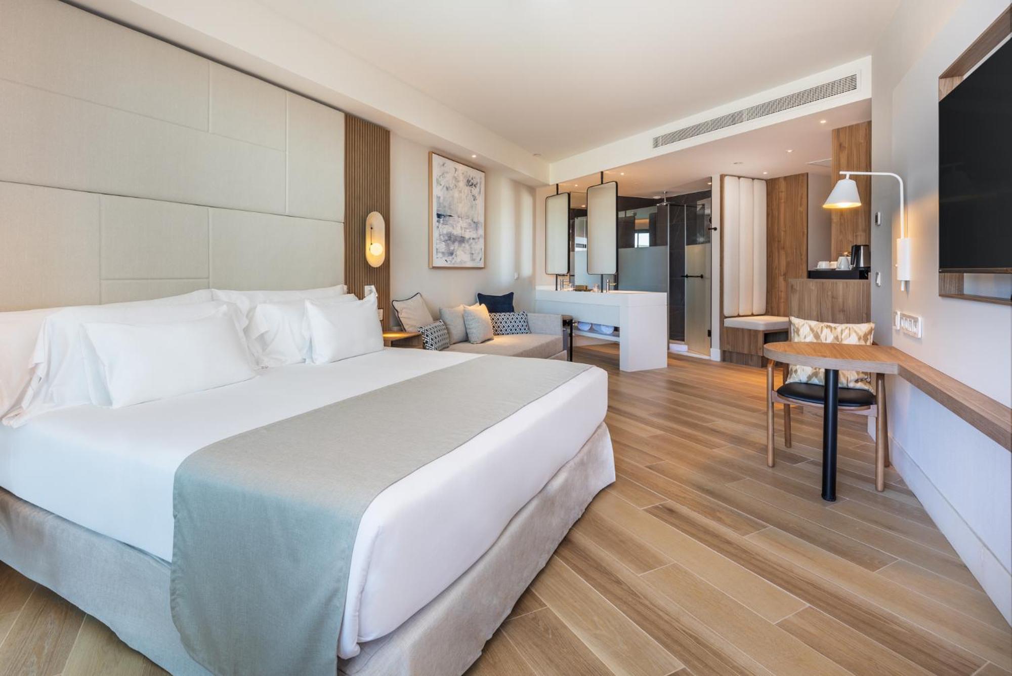 Habitación Deluxe con vistas laterales al mar