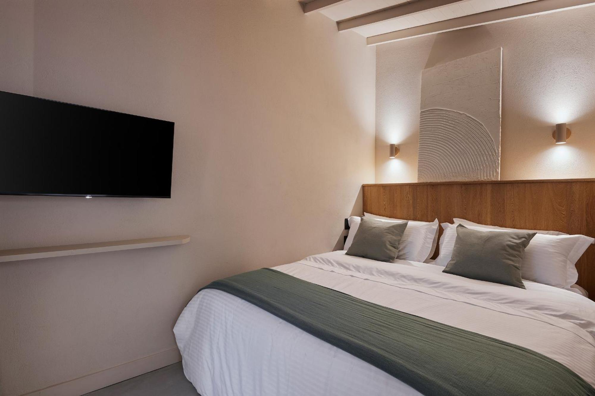 Double Room,1498389598:JPEG