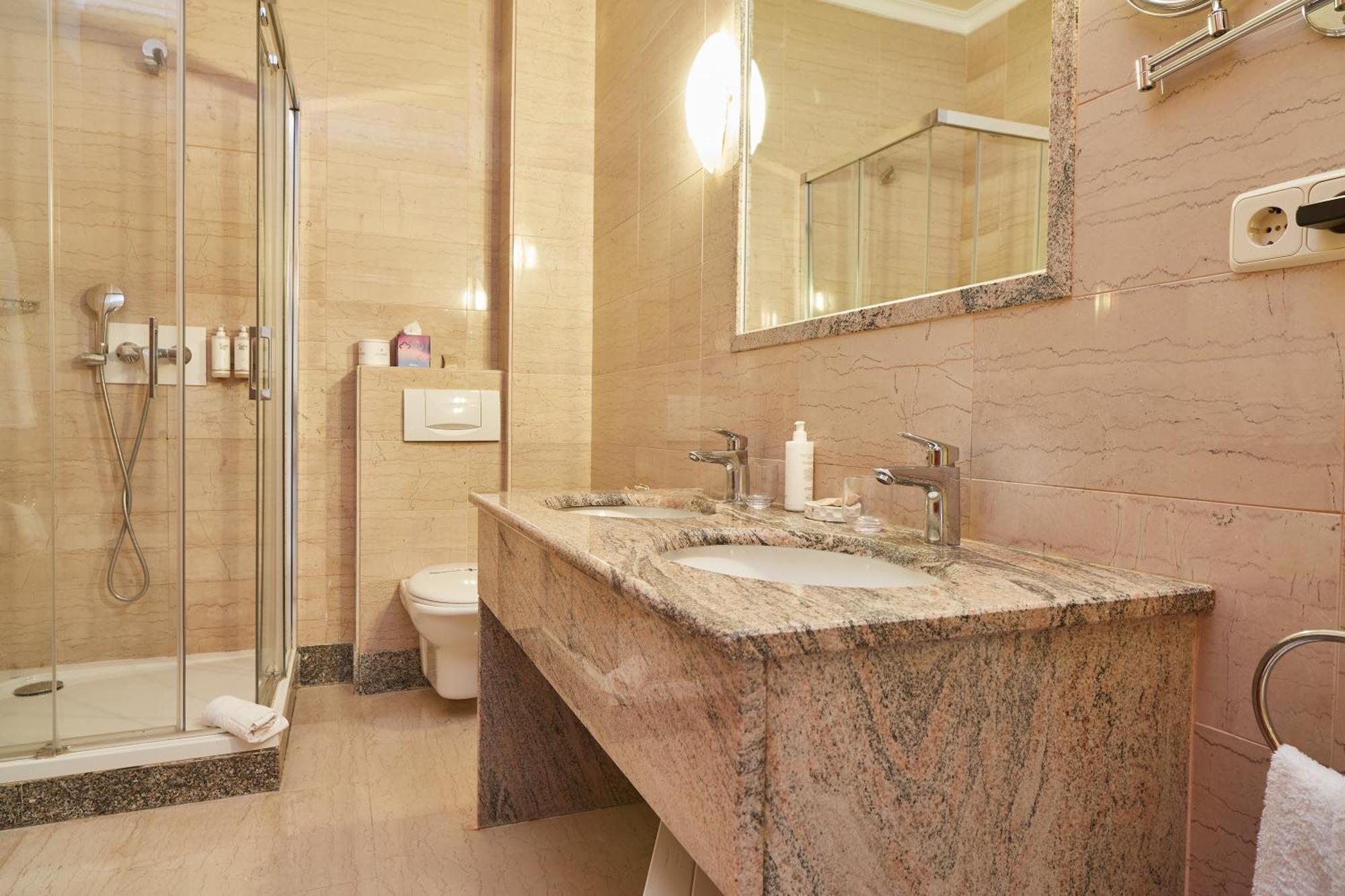 Twin Room lateral Sea View