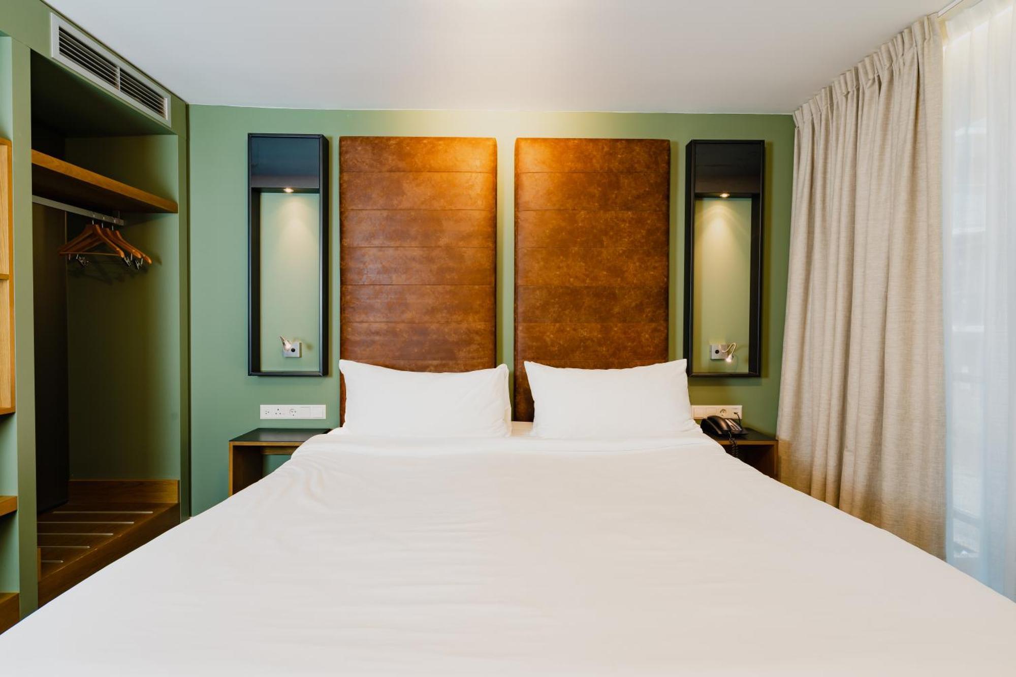 Quarto Deluxe com Cama de Casal ou 2 de Solteiro