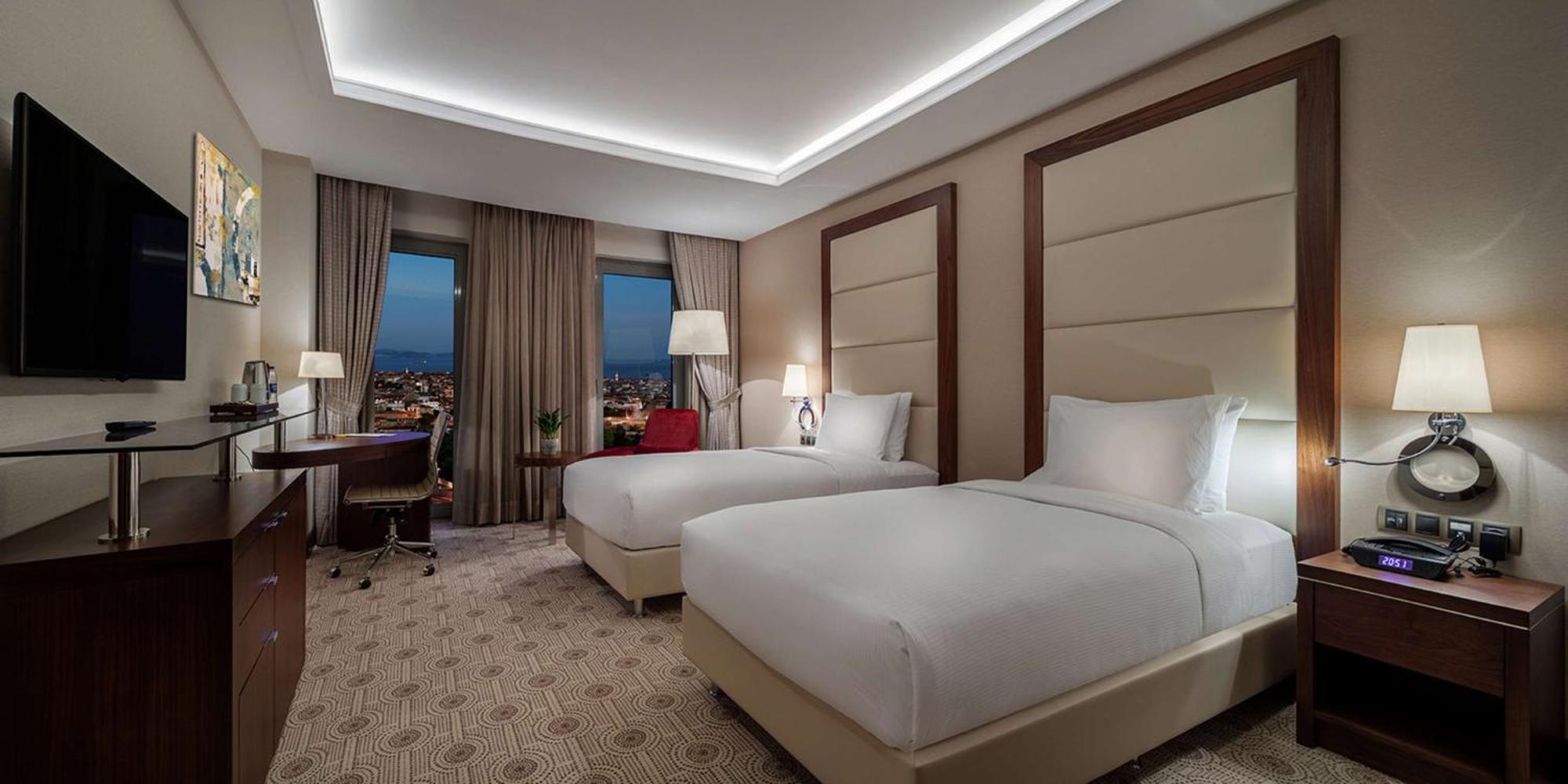 Deluxe Tweepersoonskamer met 2 Aparte Bedden en Uitzicht op Zee