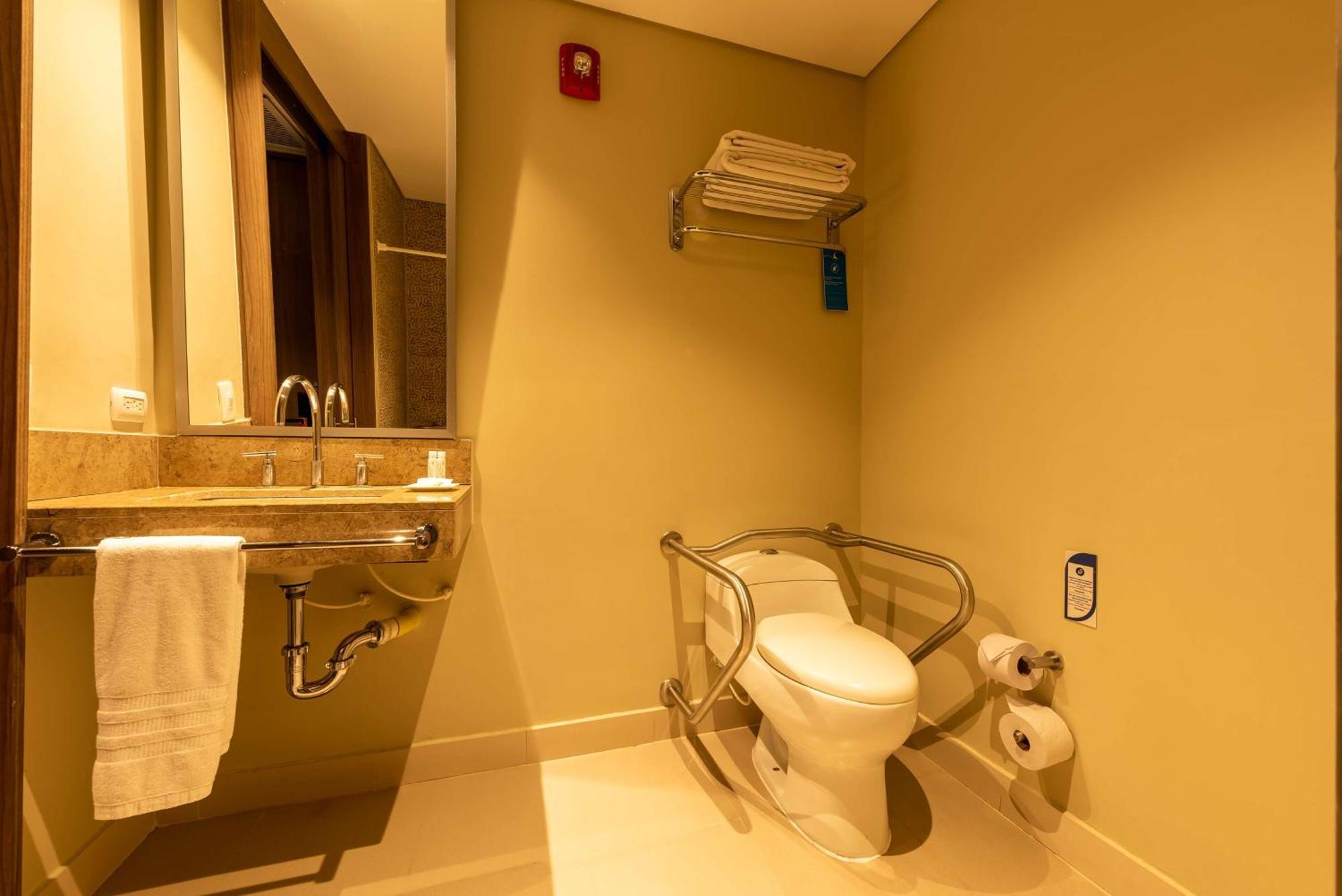 Queen Room Roll Shower Mobility Access or Non-Smoking