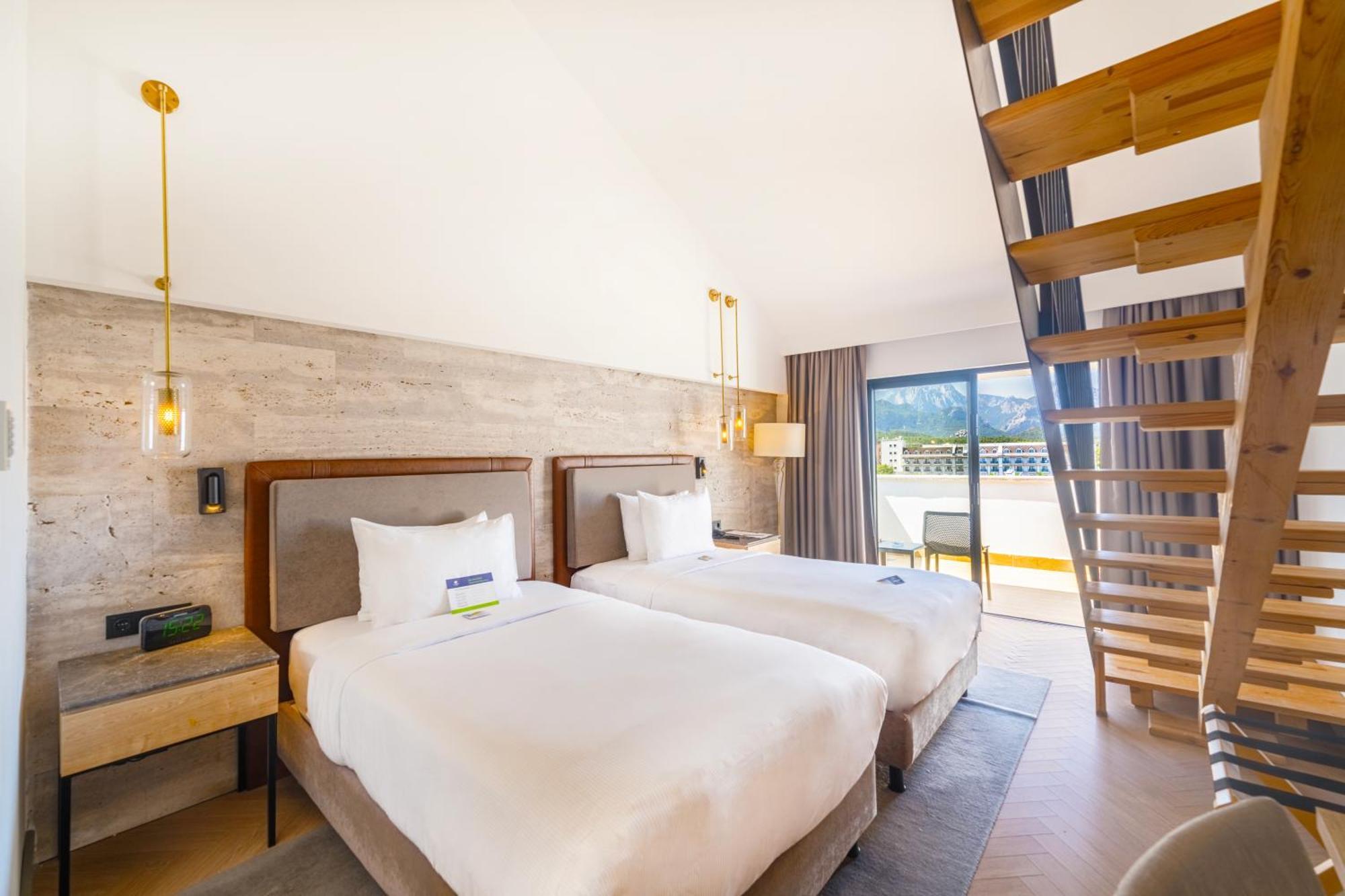 Maisonette-Familienzimmer mit Kingsize-Bett und Meerblick