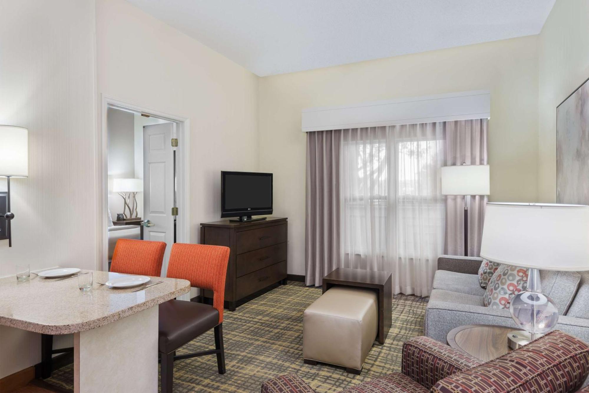 Suite Lit King-Size avec Bureau - Non-Fumeurs