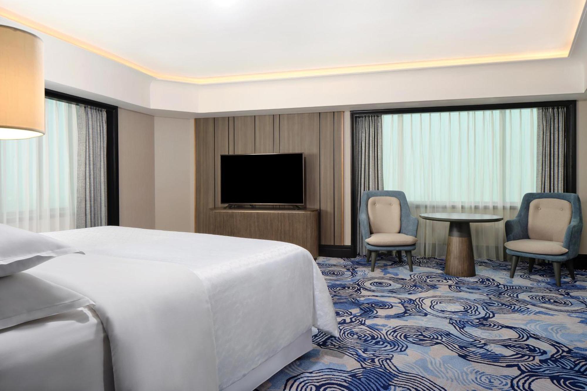 Junior King Suite - Club Lounge Access