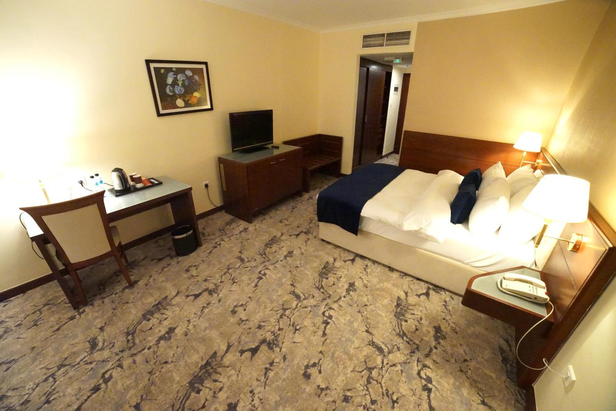 Deluxe Queen Room,1569703652:JPEG