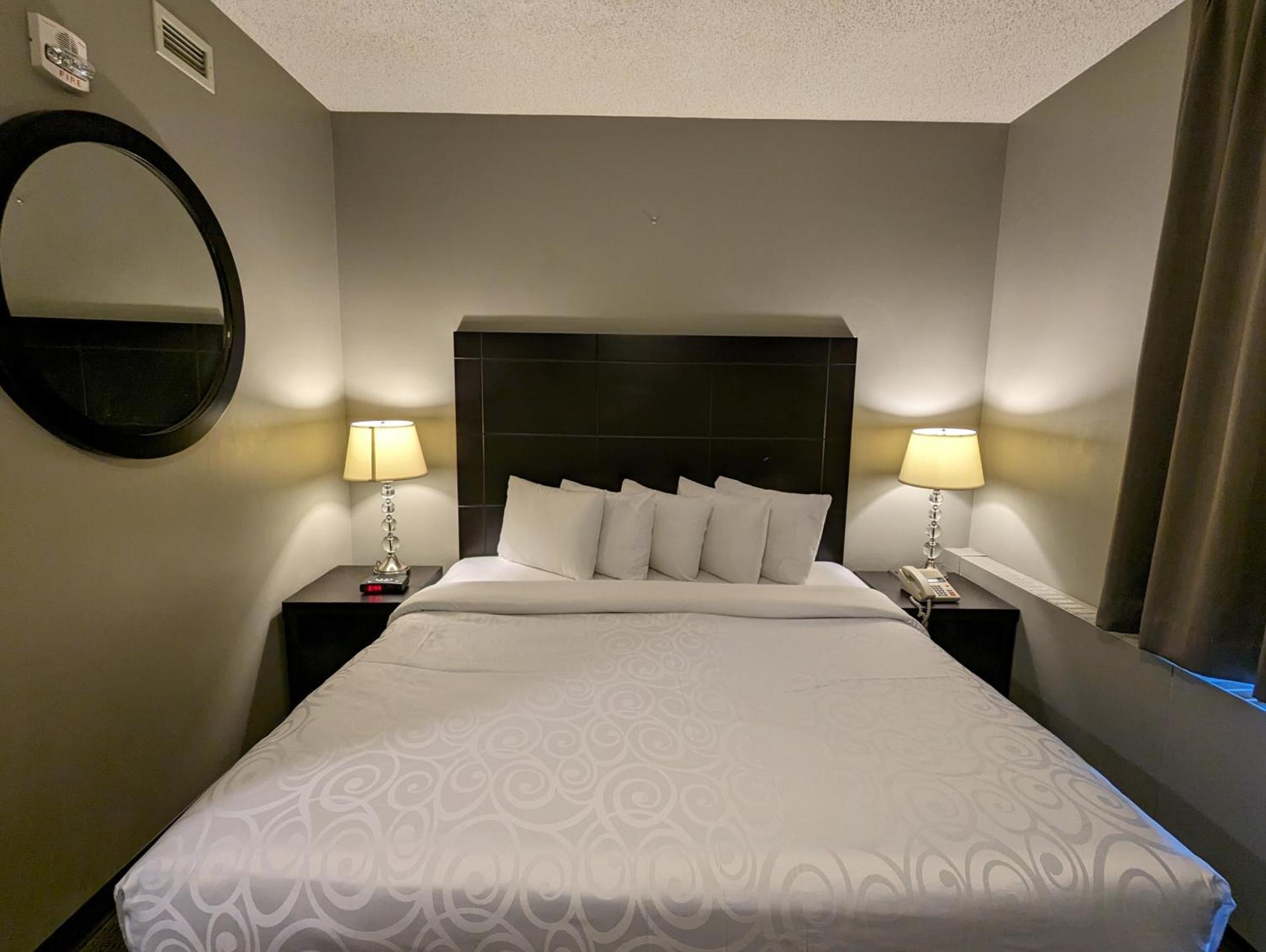 King Room,1558736077:JPEG