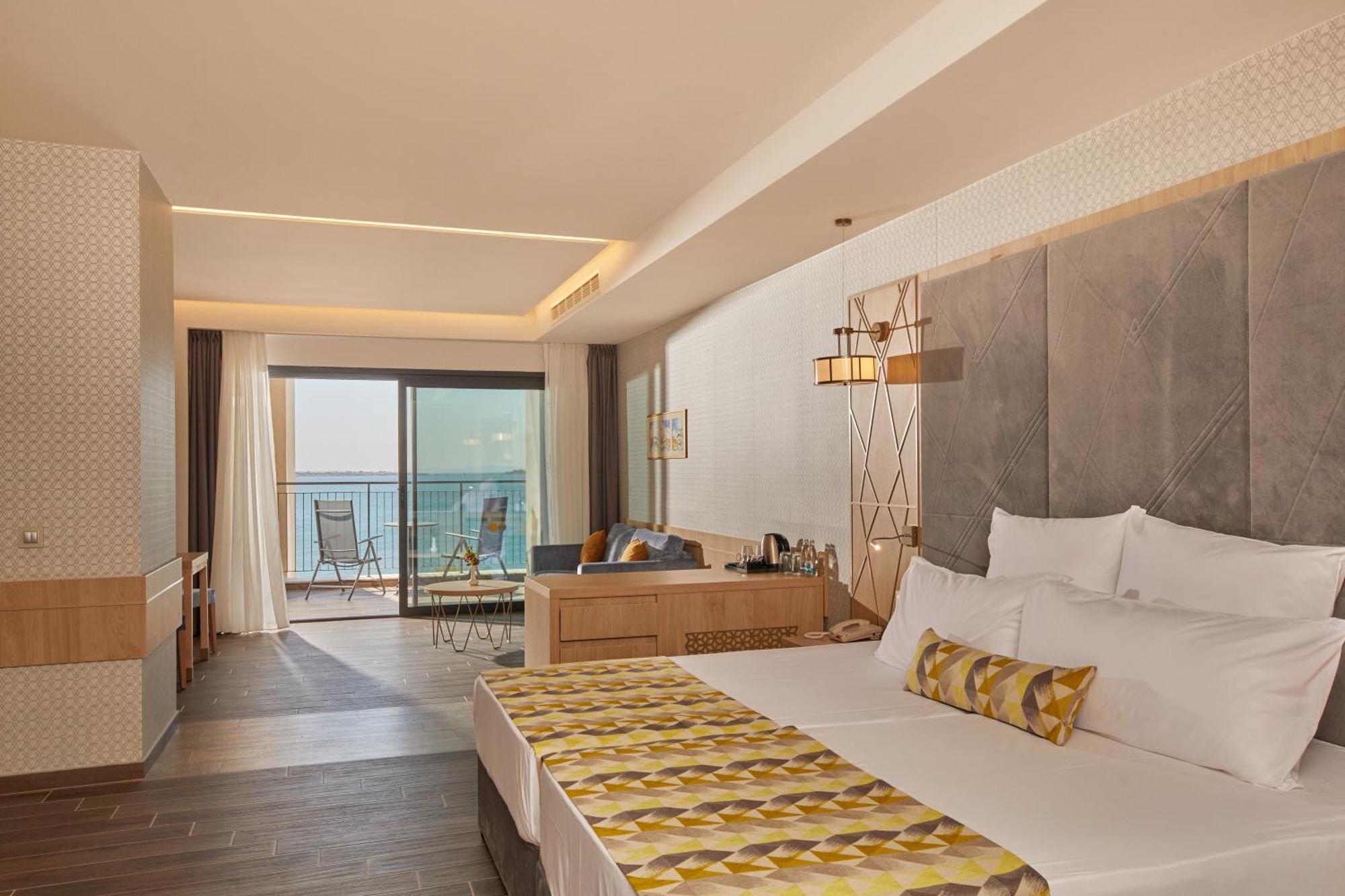 Junior Suite Frontal Sea View,1558893562:JPEG