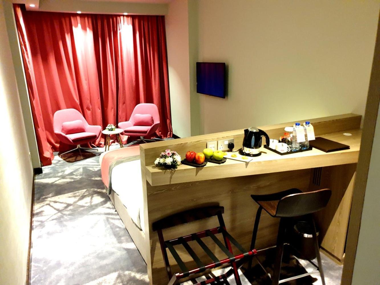 Executive Suite,1025865268:JPEG