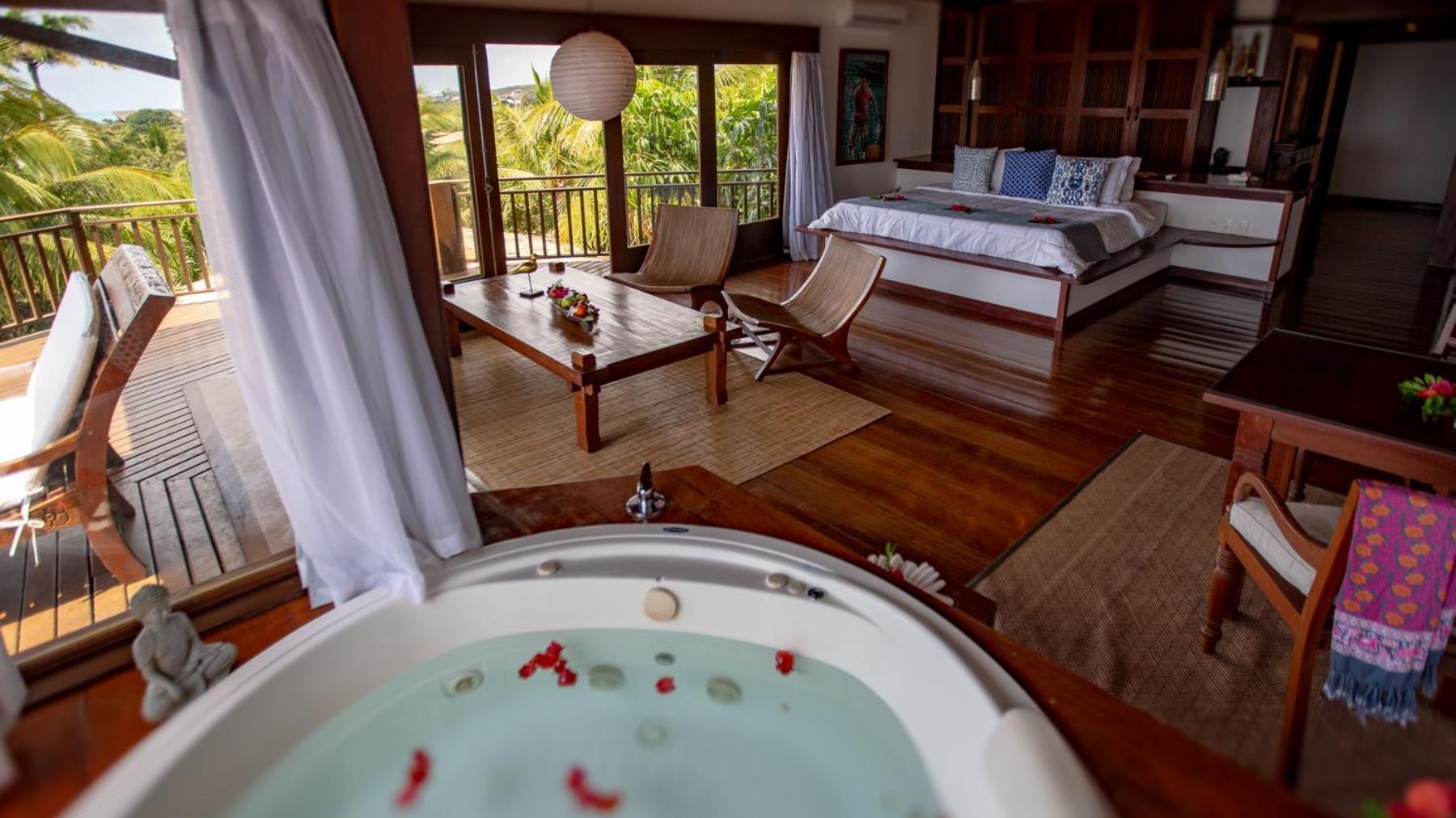 Suite Premier con vistas al mar y bañera de hidromasaje (3 adultos)