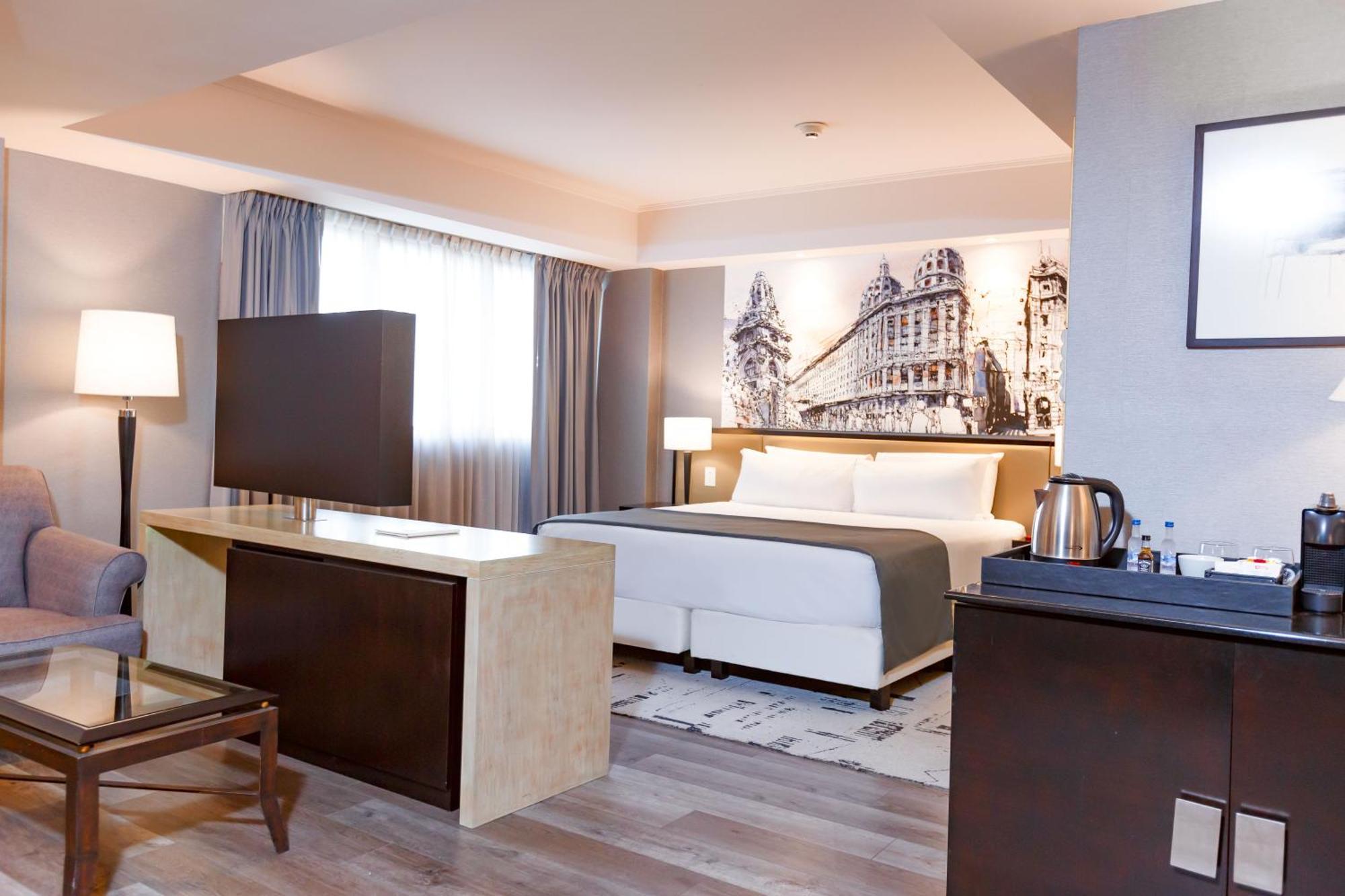 Suíte Júnior com Cama King-size e Área de Estar