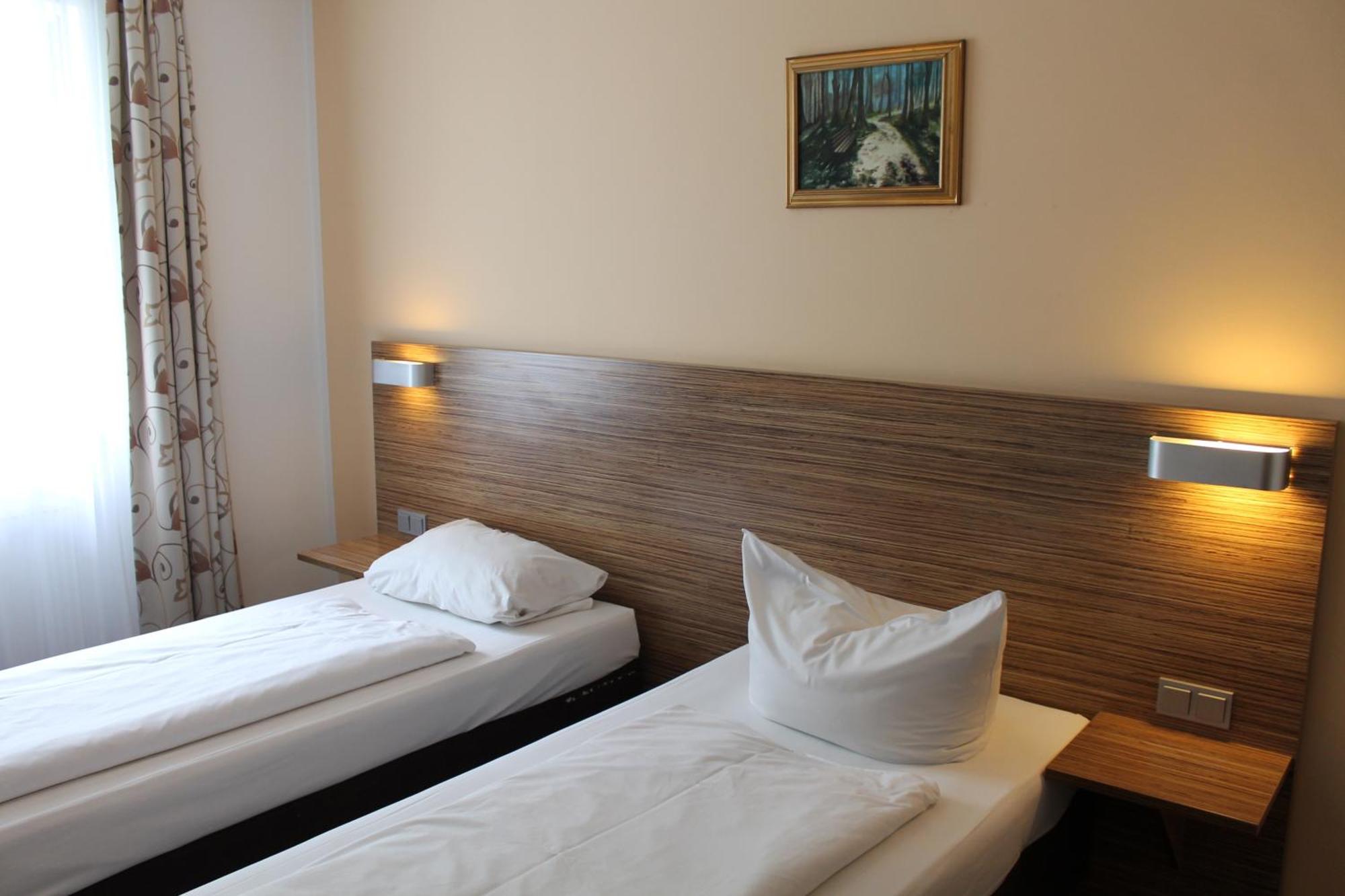 Double or Twin Room,1613667421:JPEG
