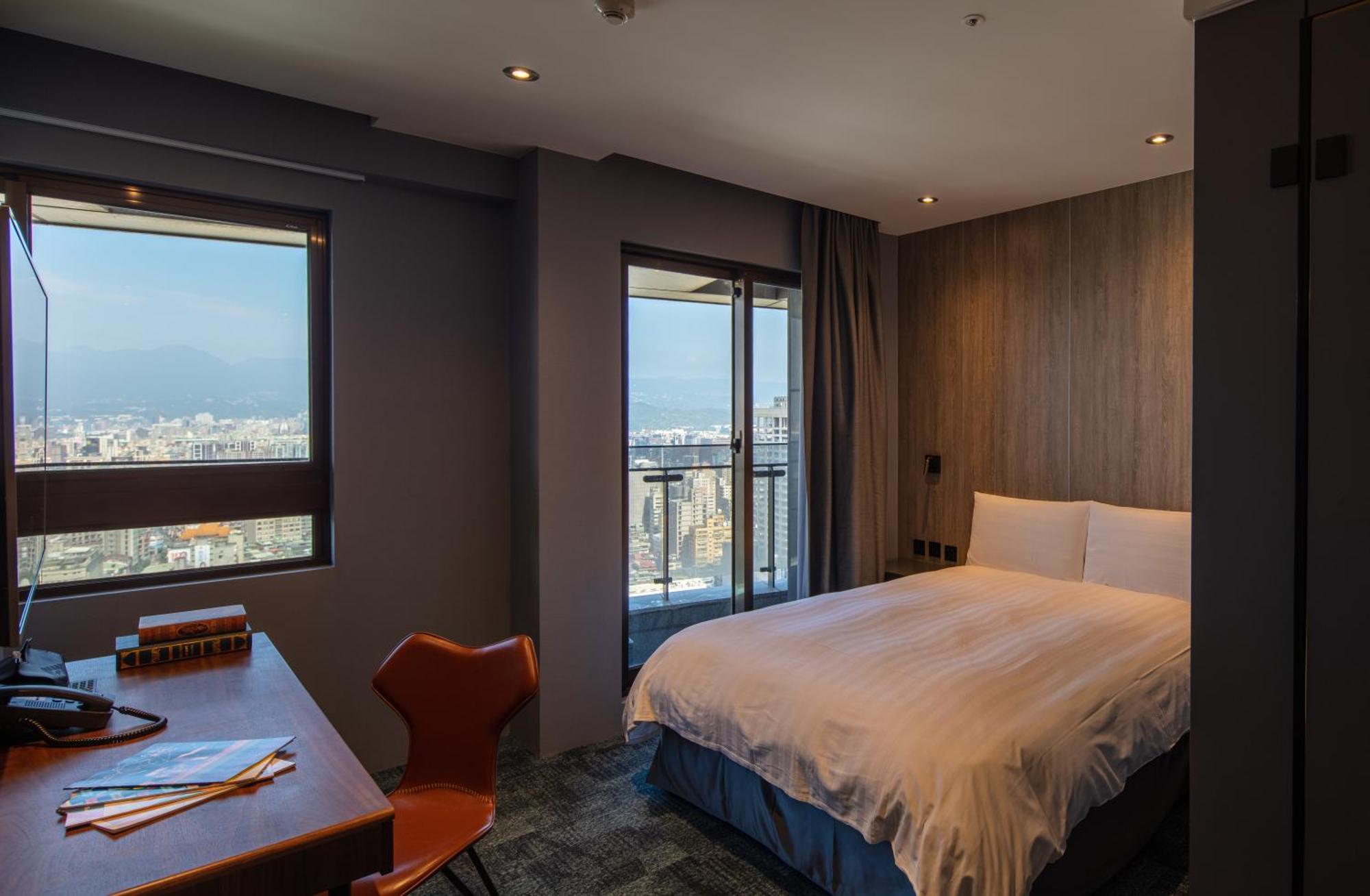 Deluxe Double Room Bath