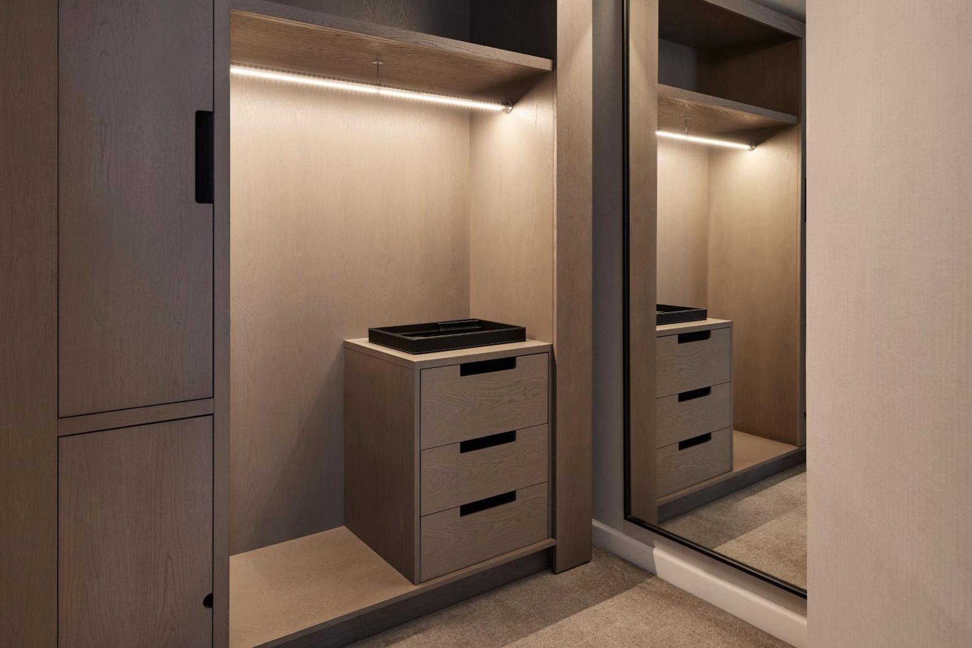 One-Bedroom King Suite with Tub - Mobility/Hearing Access