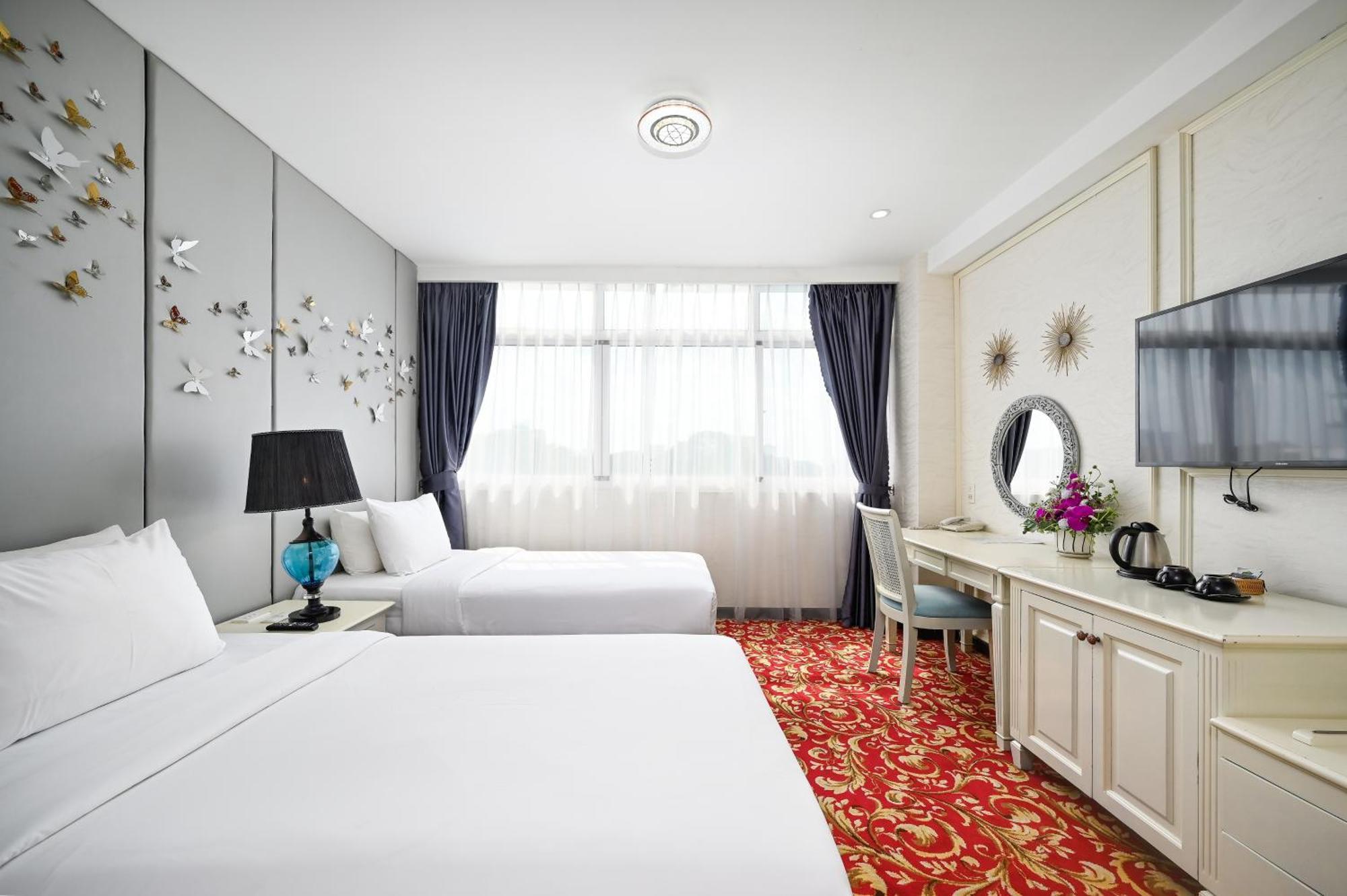 Premier Twin Room with Street View