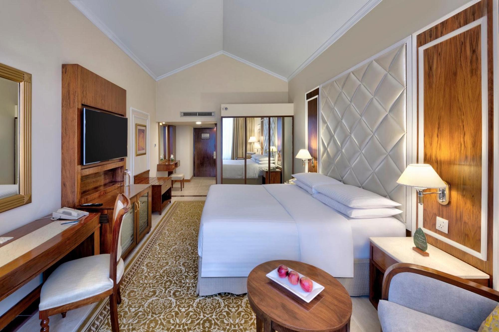 Executive Executive lounge access Guest room 1 King