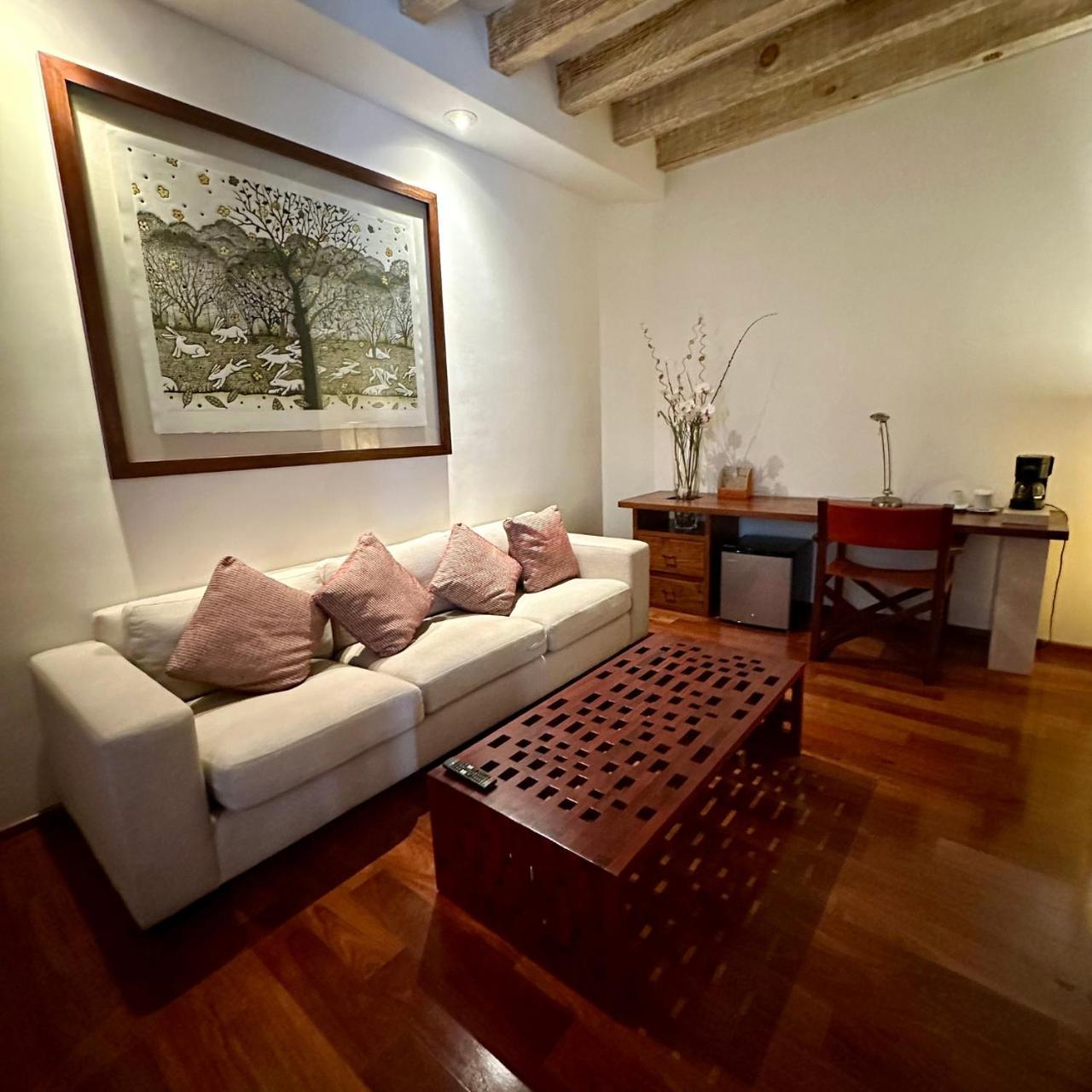 Deluxe King Suite