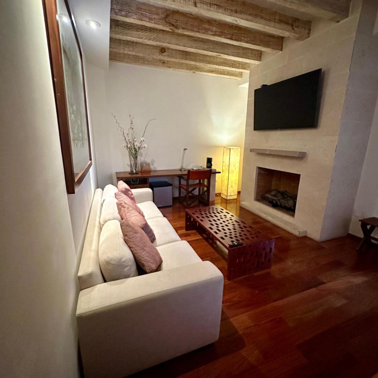 Deluxe King Suite