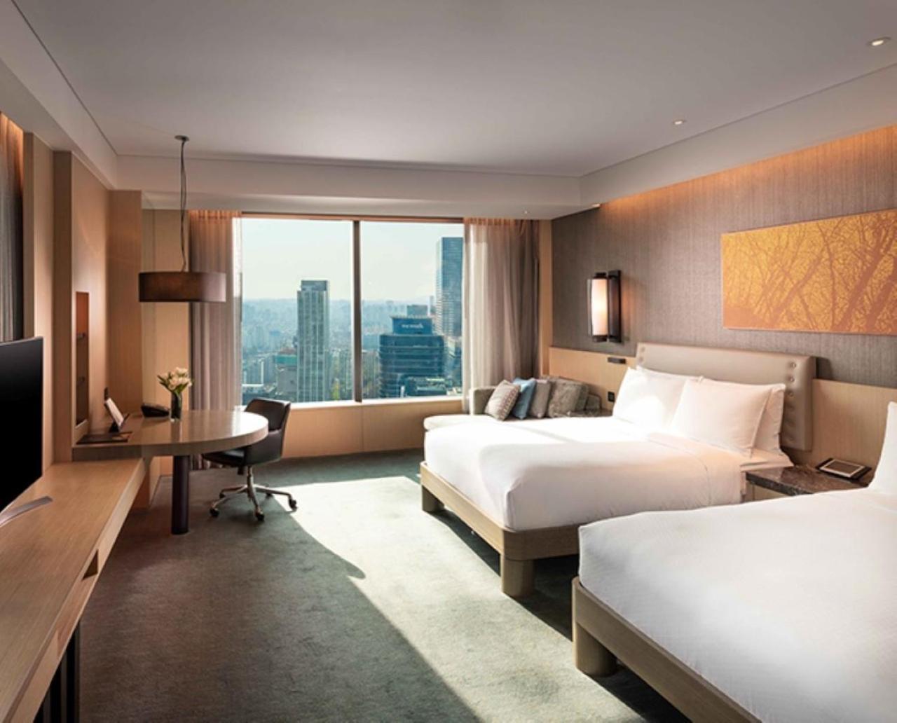 Deluxe Queen Room with Two Queen Beds - City View - Accessible