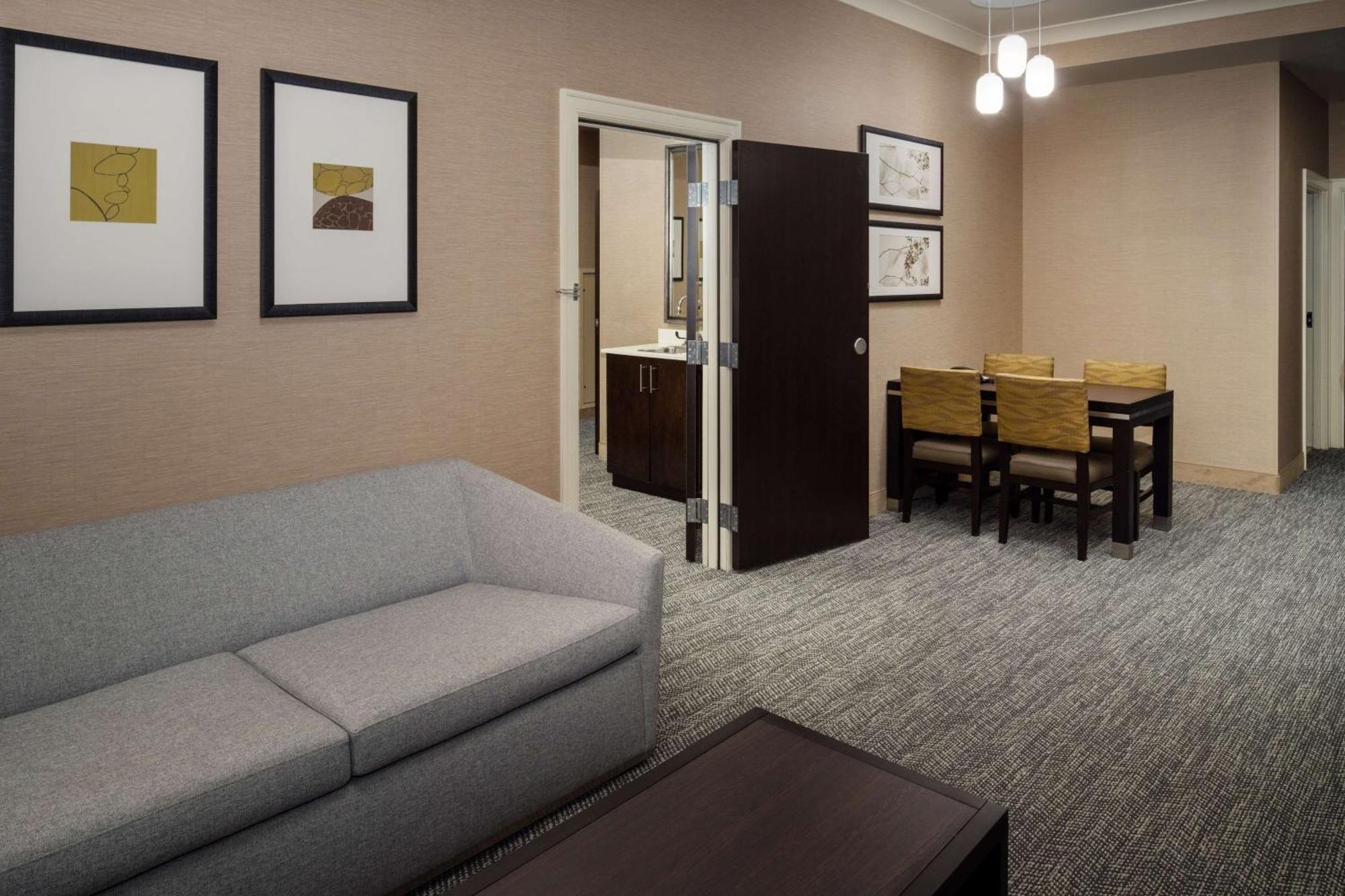 One-Bedroom King Suite Roll Shower Mobility Access or Non-Smoking