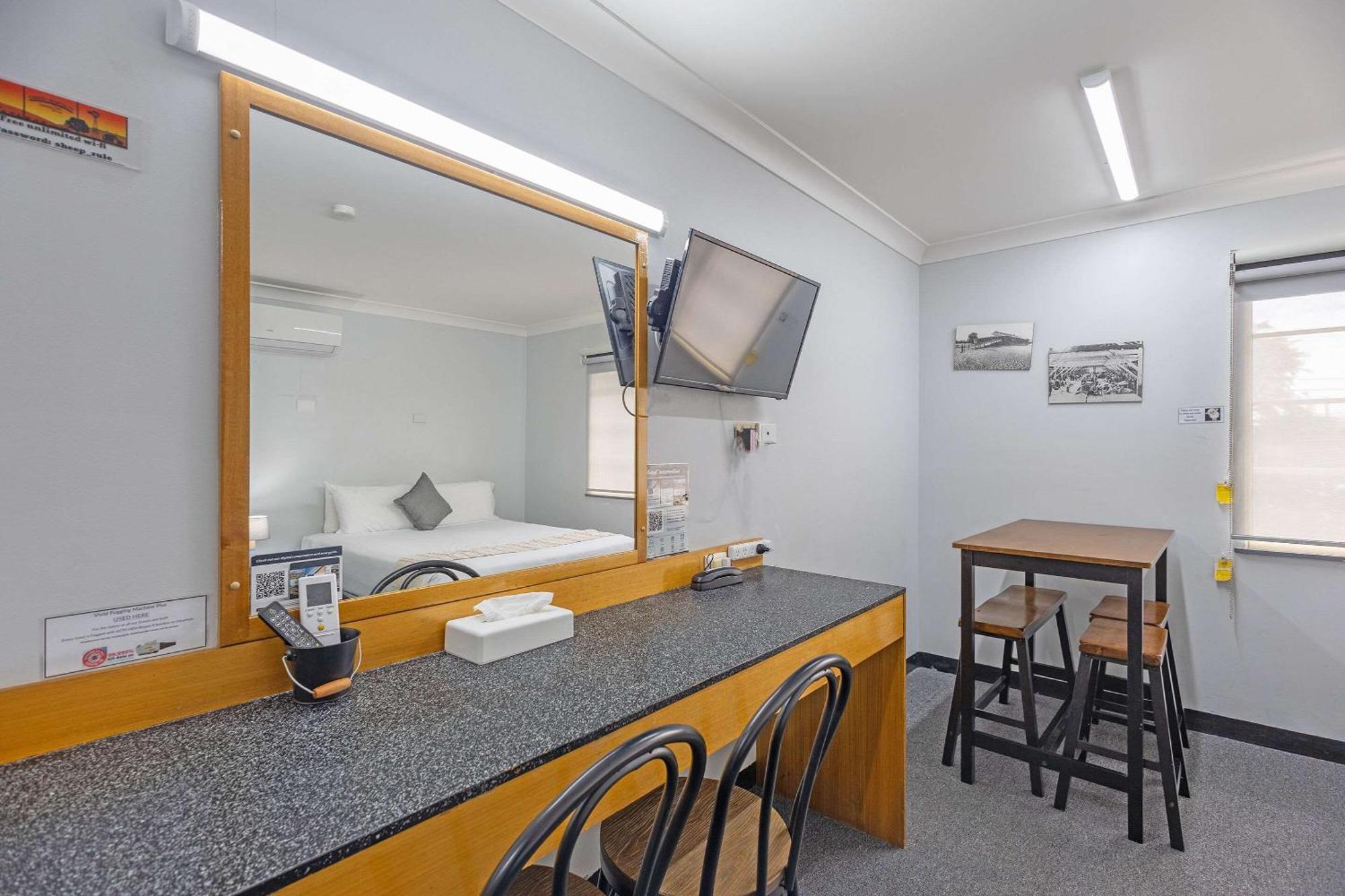One Room Suite - Non Smoking/Exterior Corridor