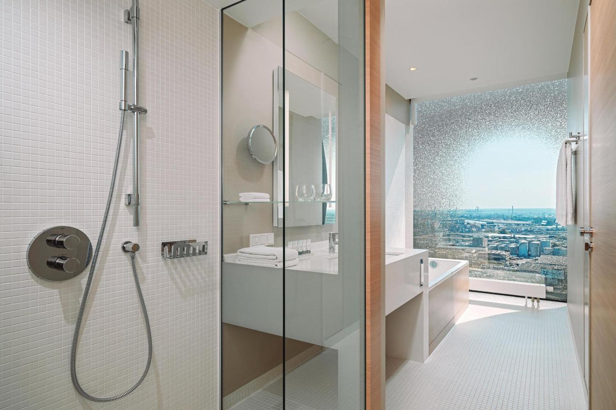 Premium Waterfront Guest room 1 King Harbour or Elbe view