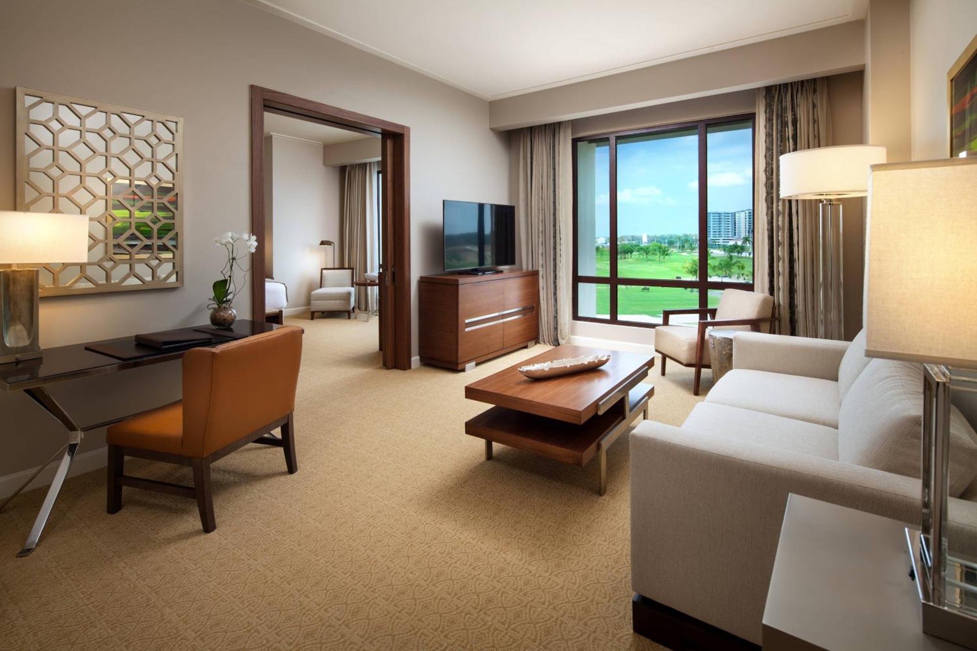 Executive Suite Executive Suite 1 King Golf view