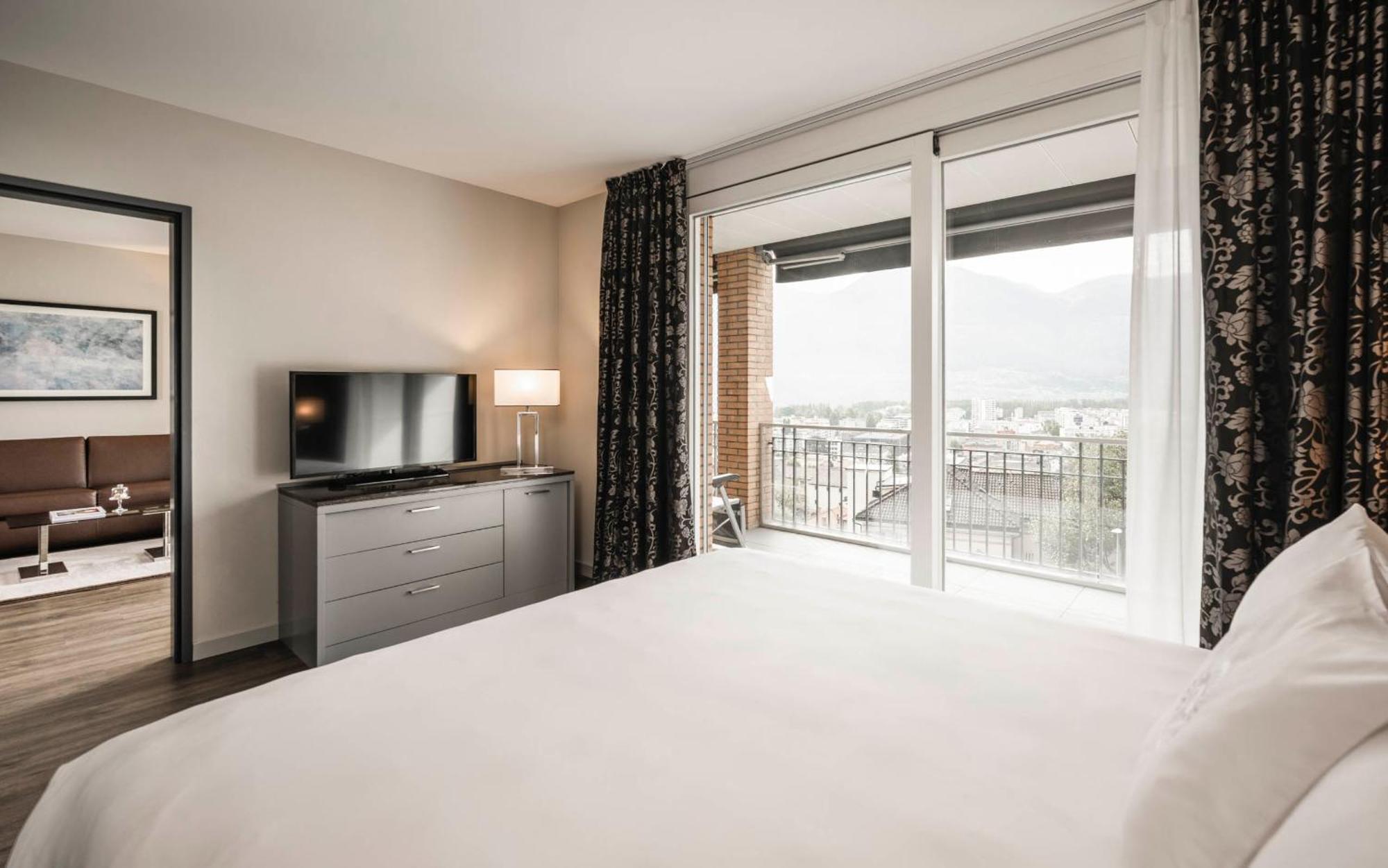 Suite with Balcony and Lake View,1615645093:JPEG