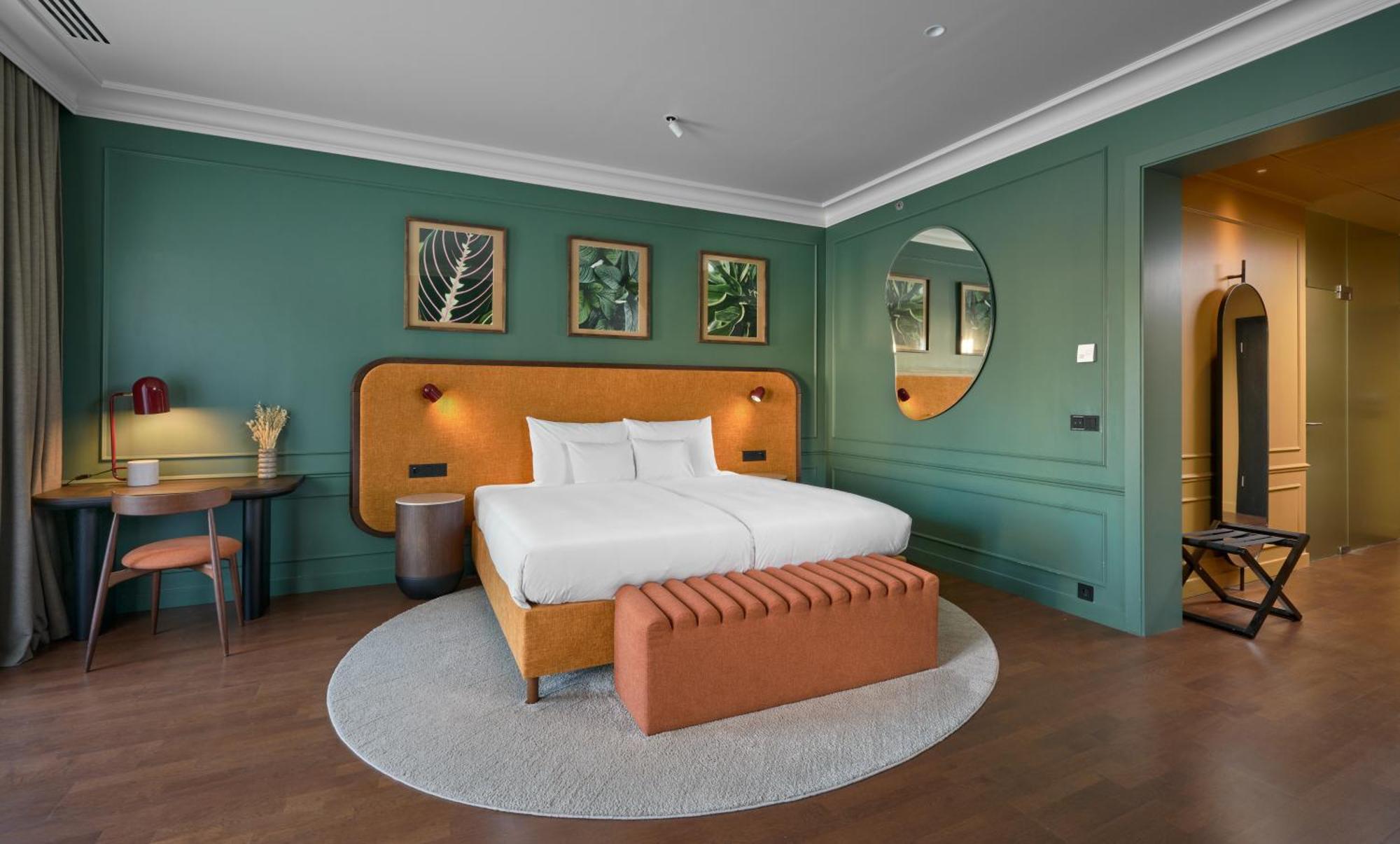 Premium King Room with City View