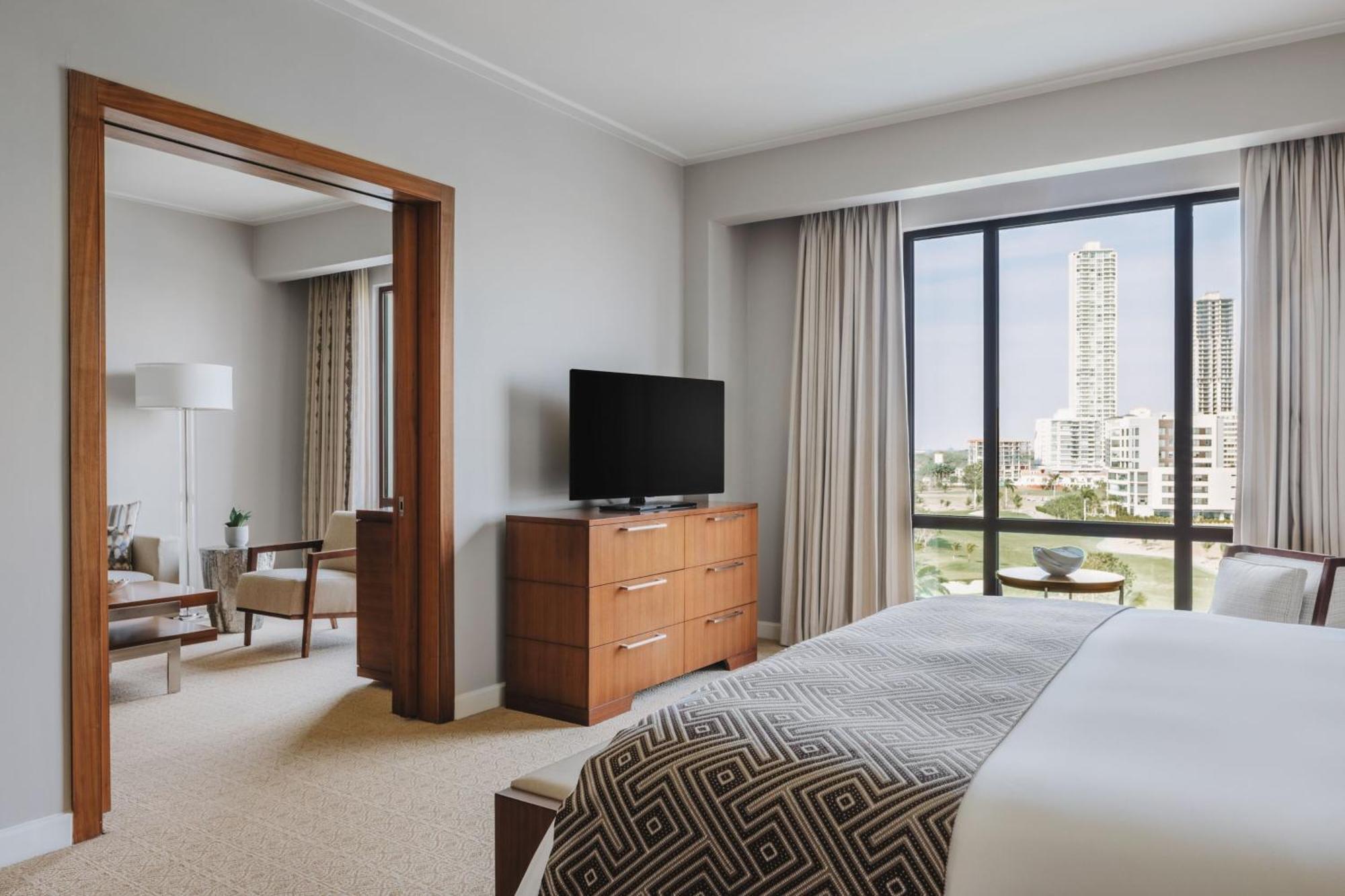 Executive Suite Executive Suite 1 King Golf view