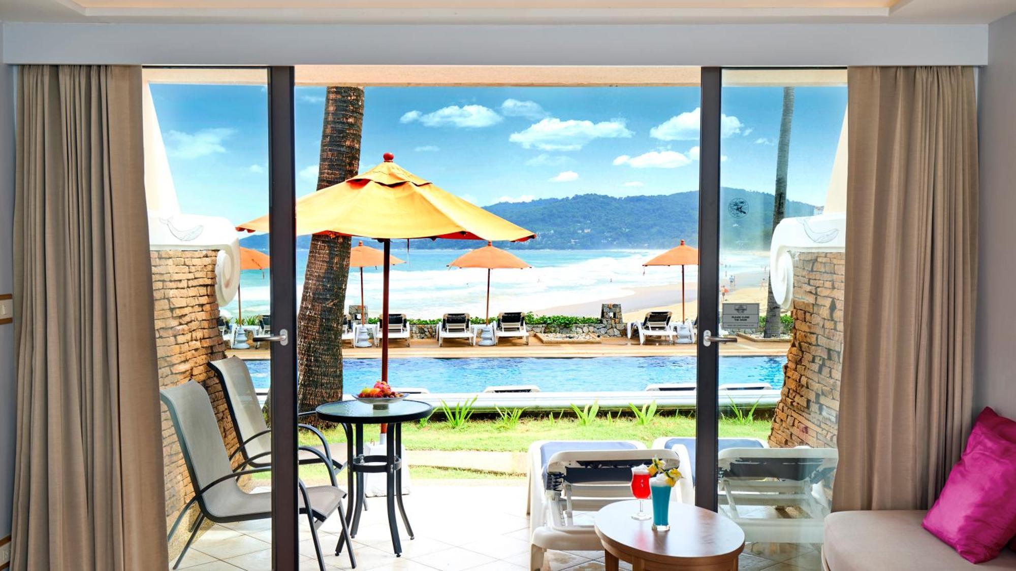 Deluxe Pool