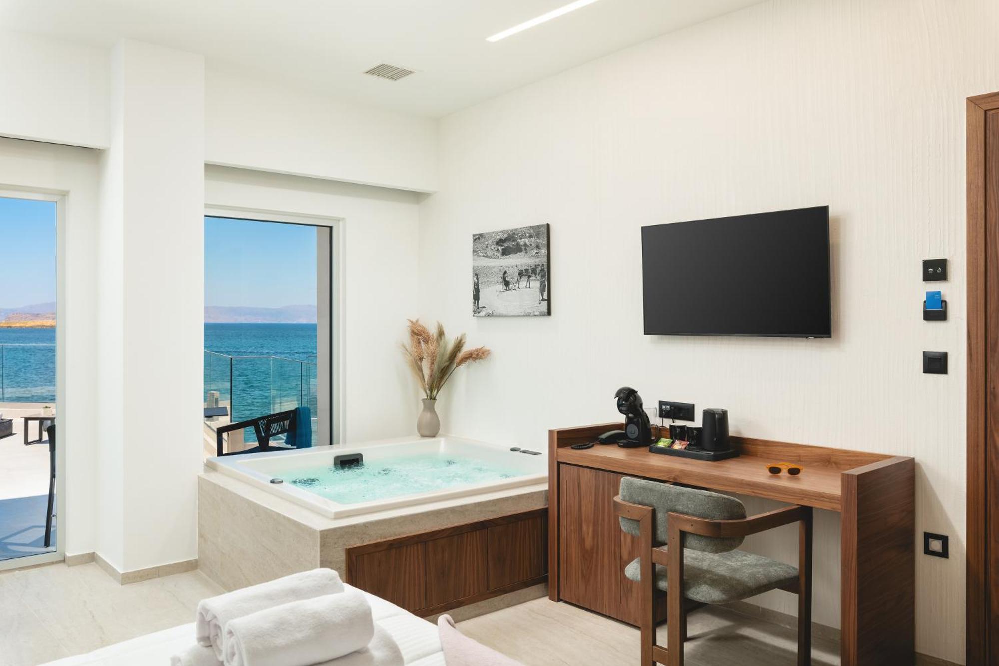 Sunlounge Seafront Suite with Indoor Hot tub
