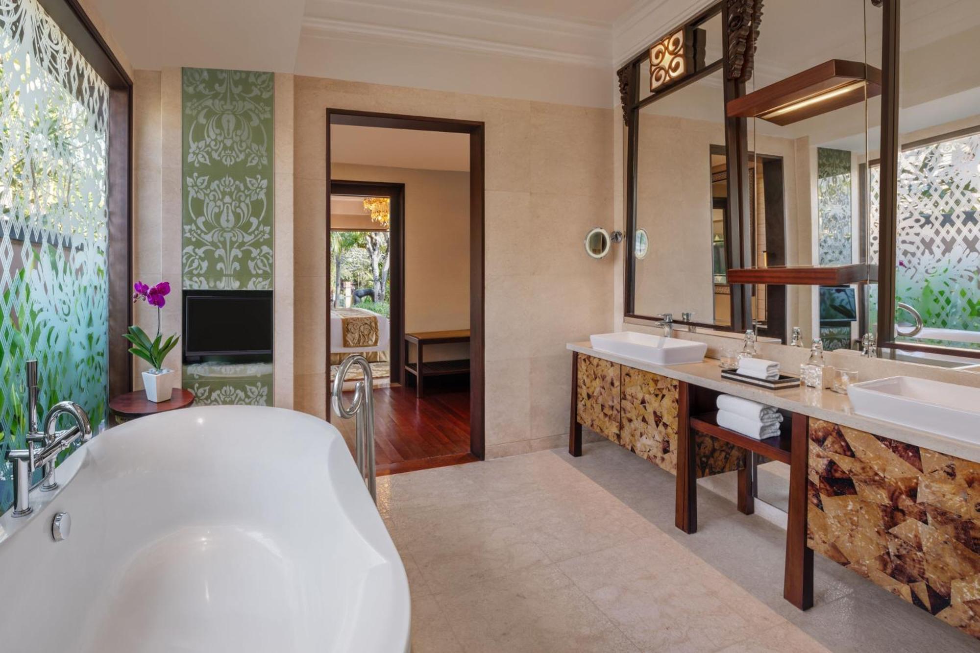 Lagoon Villa, 2 Bedroom Villa, Lagoon access, Private Pool with Complimentary Airport Transfer