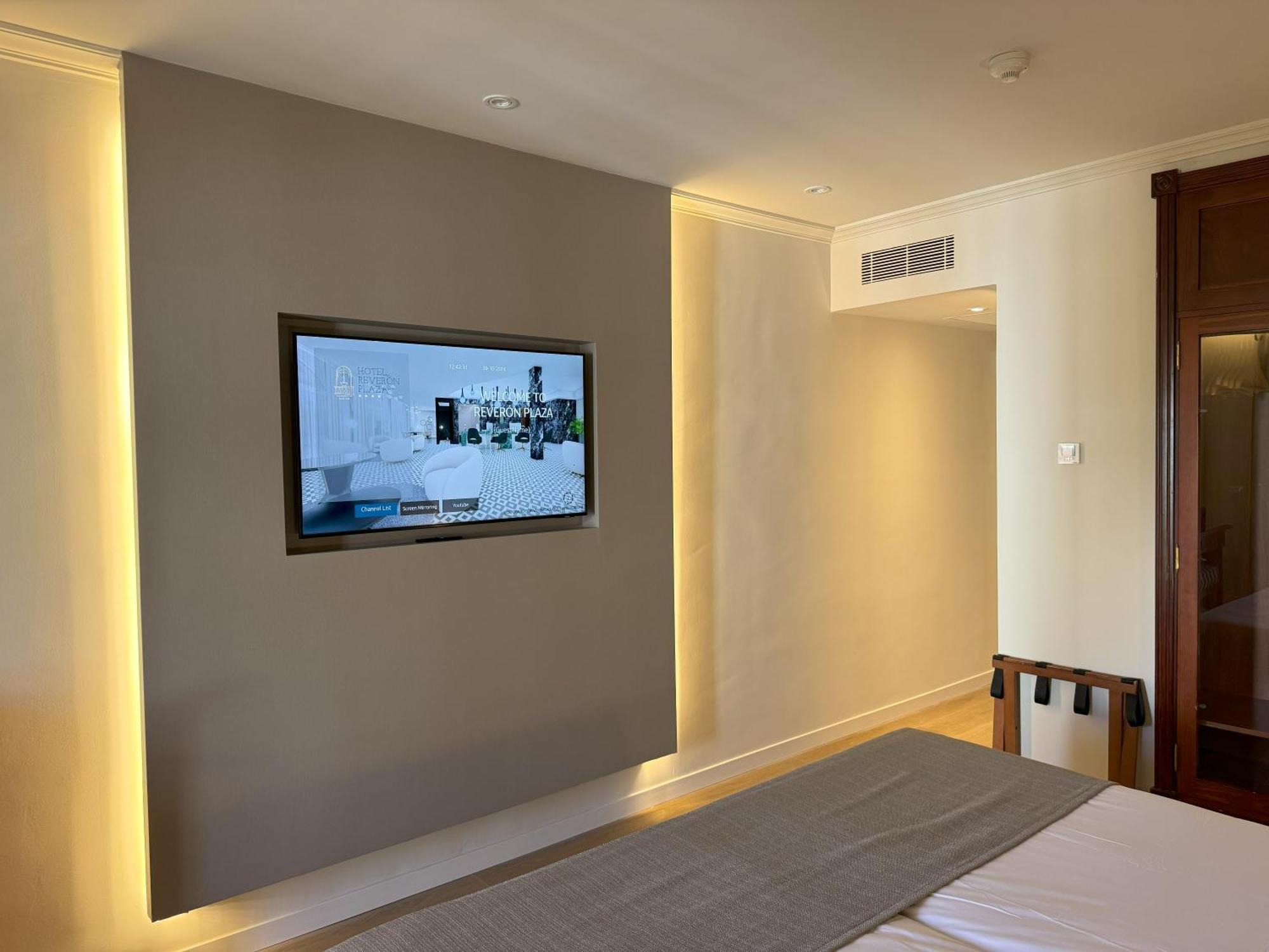 Double or Twin Room Partial Sea View,1639553093:JPEG