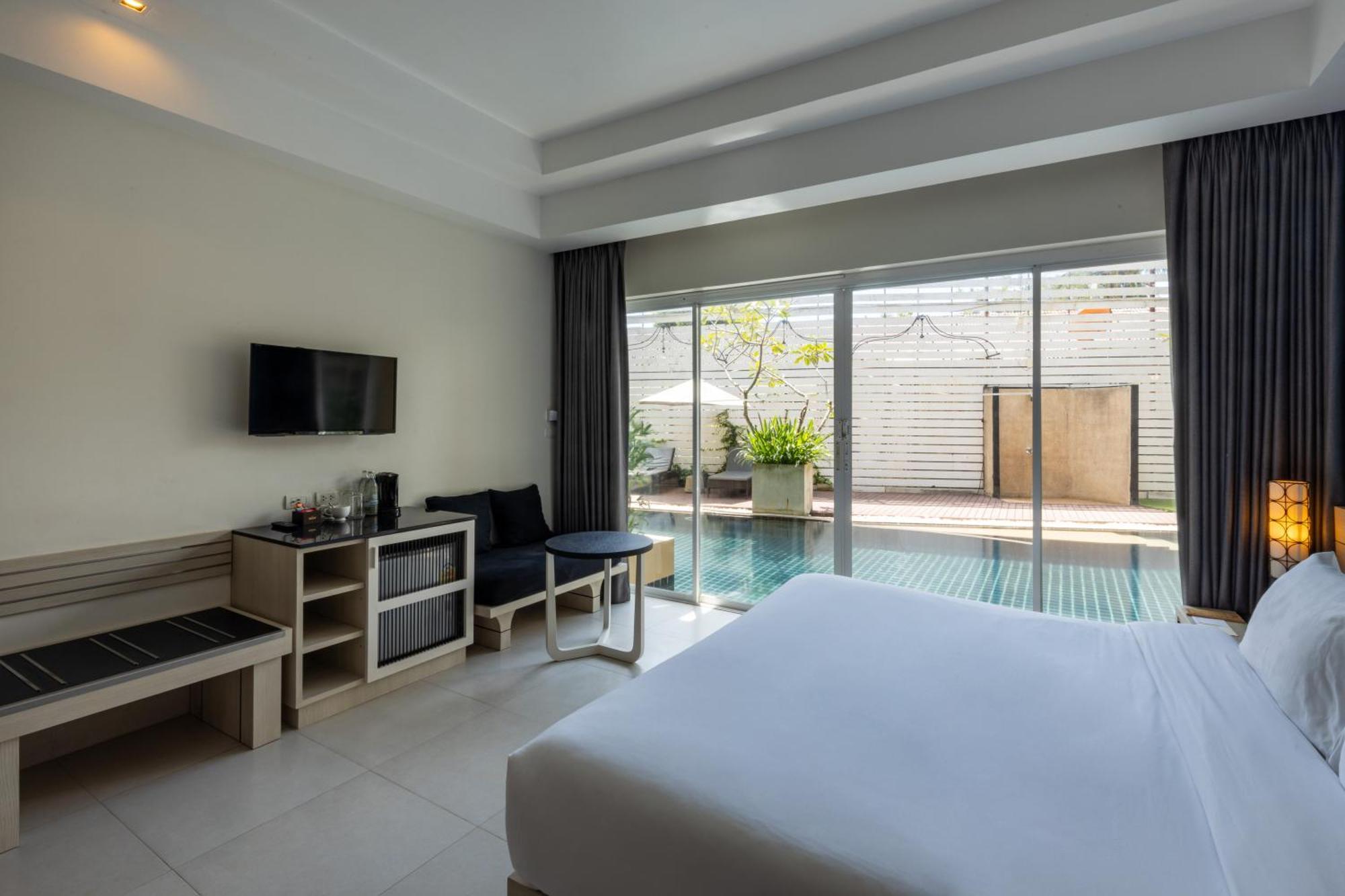 Double or Twin Room with Pool Access