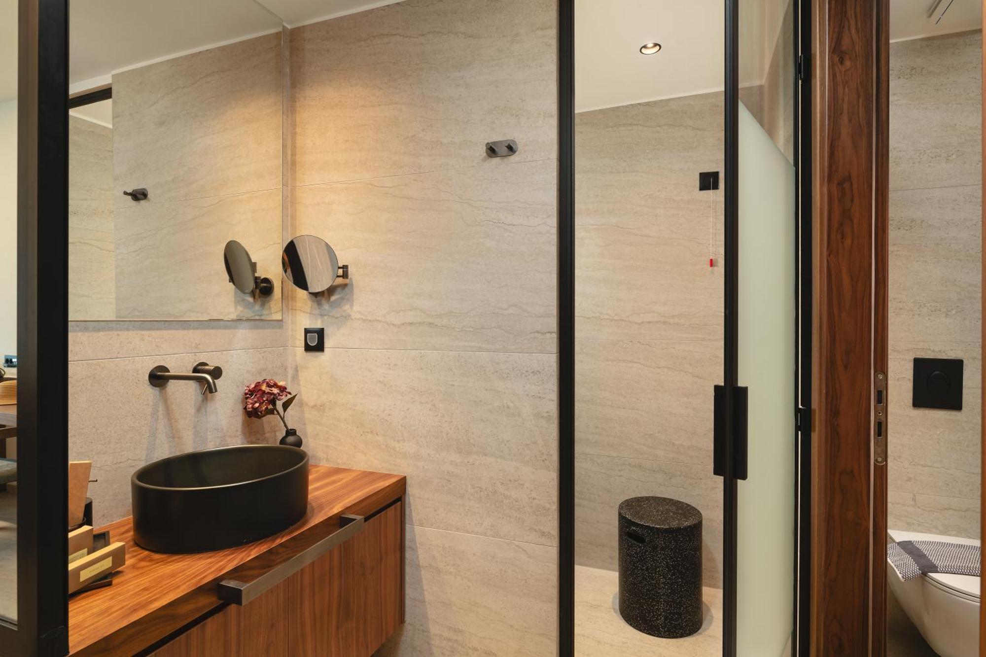 Superior Seafront Suite with Outdoor Hot tub
